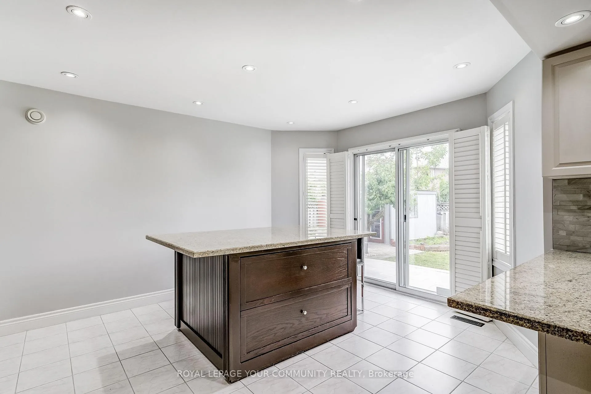 Photo 13 of 155 Mapes Avenue, Vaughan, West Woodbridge — HOMEH