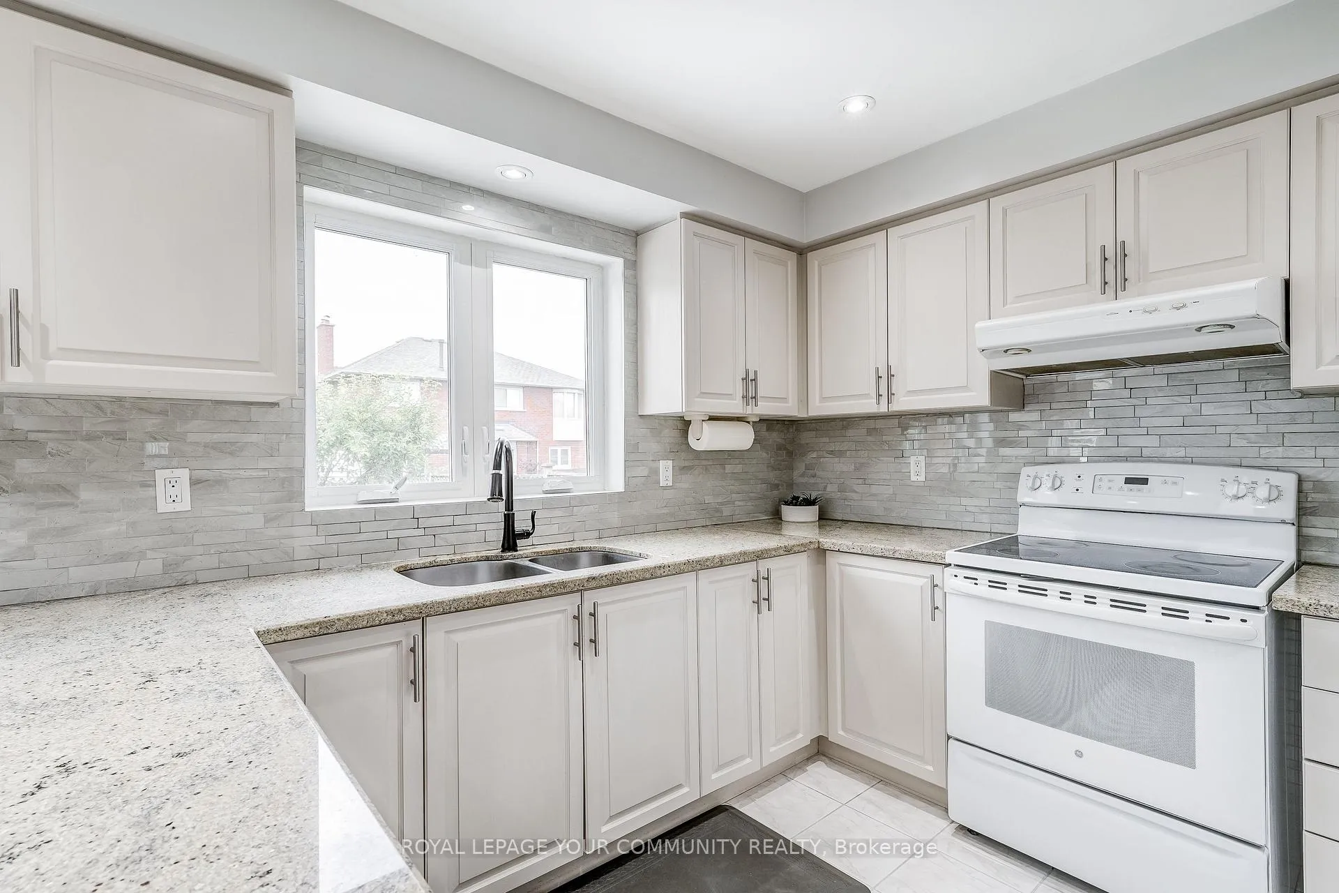 Photo 14 of 155 Mapes Avenue, Vaughan, West Woodbridge — HOMEH