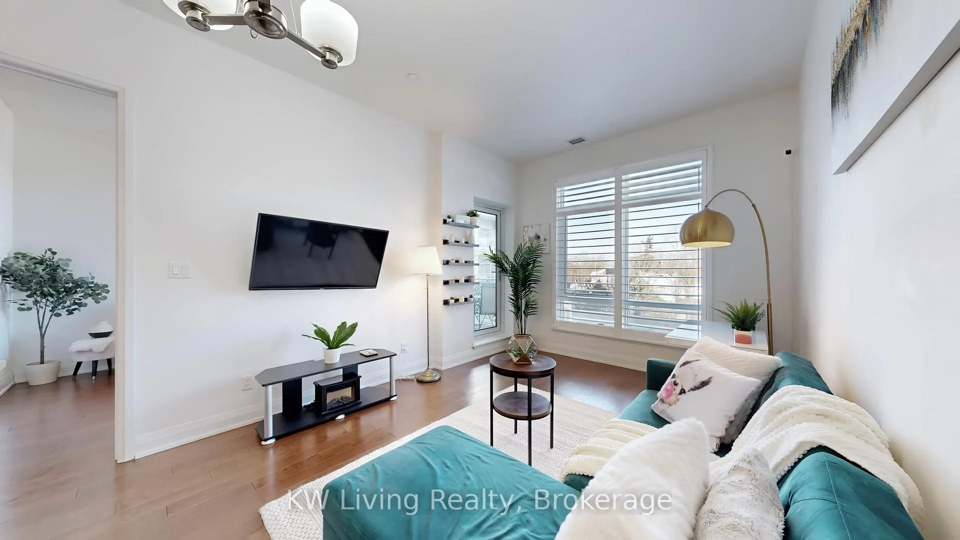 Photo 5 of Unit 316, 15277 Yonge Street, Aurora, Aurora Village — HOMEH