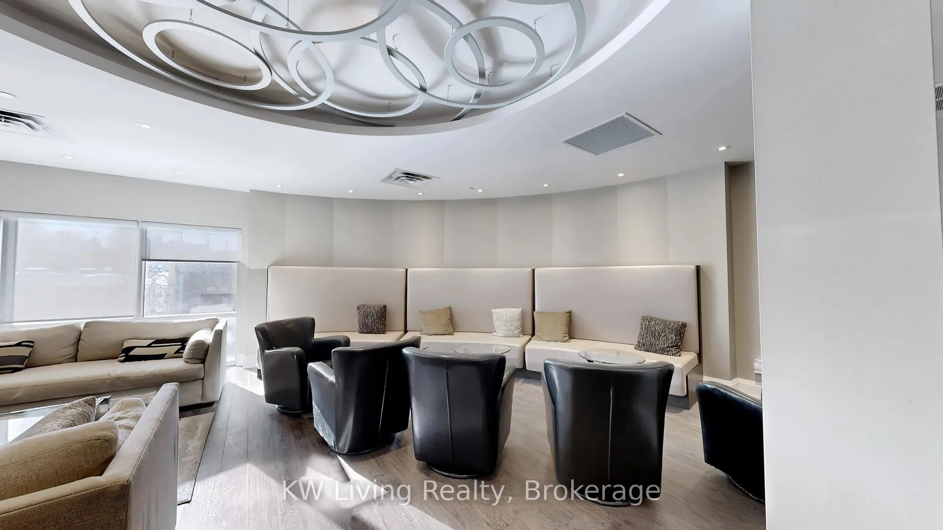 Photo 13 of Unit 316, 15277 Yonge Street, Aurora, Aurora Village — HOMEH