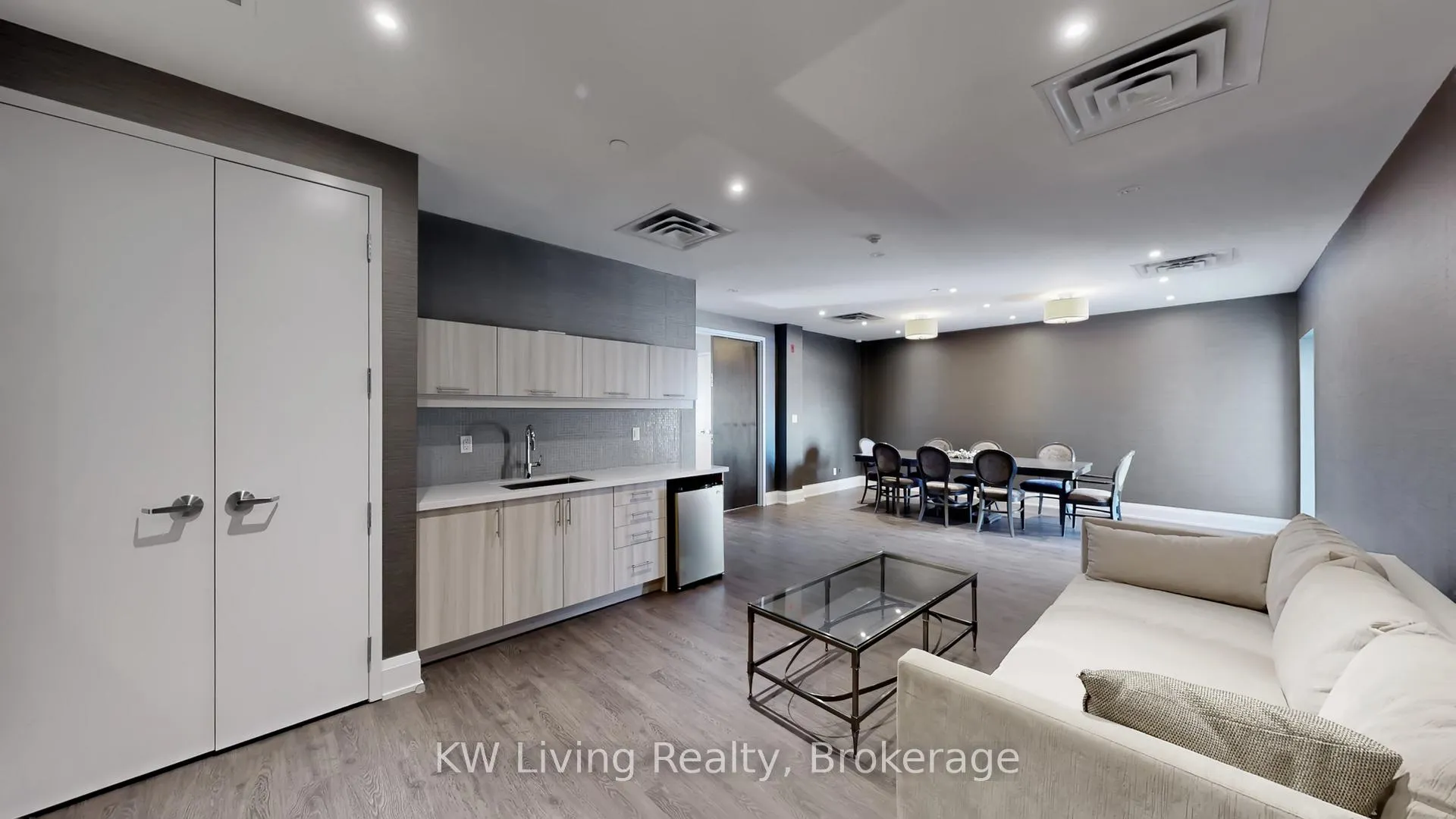 Photo 14 of Unit 316, 15277 Yonge Street, Aurora, Aurora Village — HOMEH