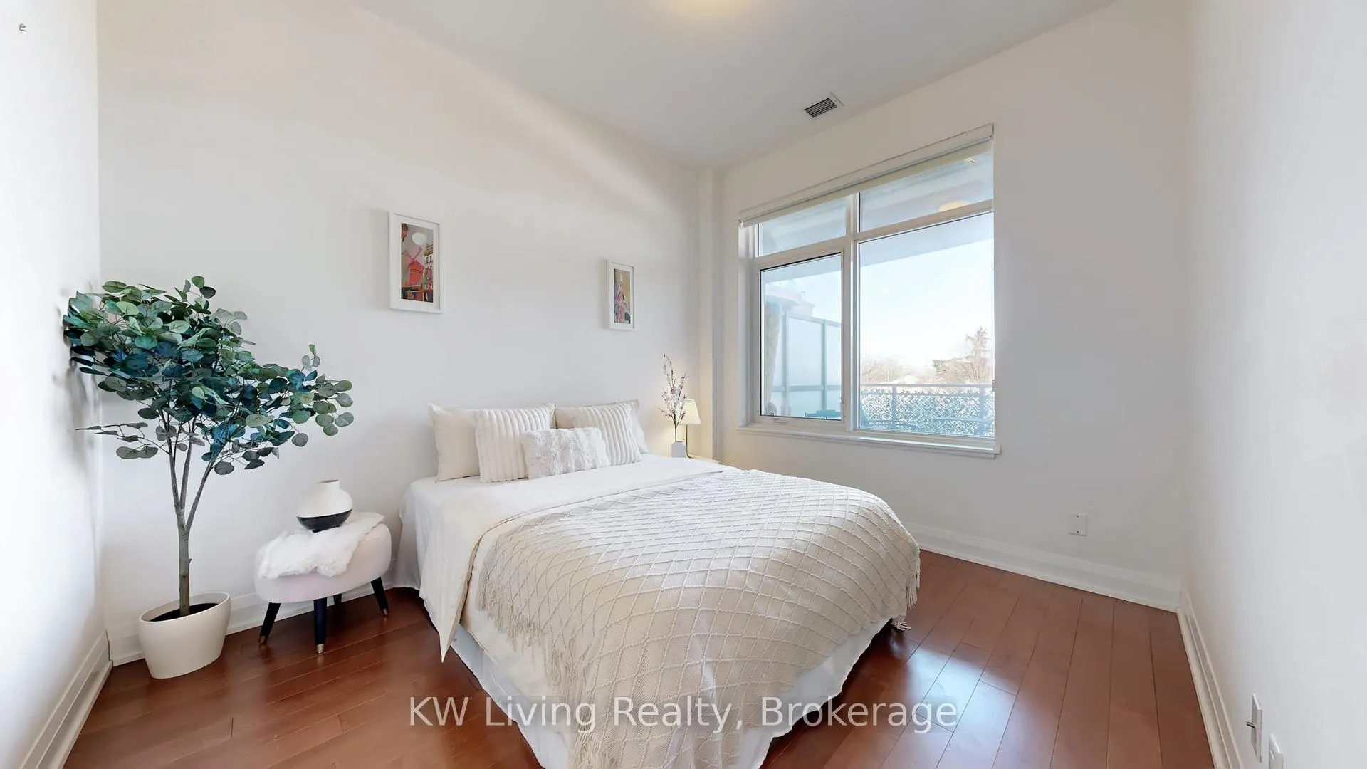 Photo 16 of Unit 316, 15277 Yonge Street, Aurora, Aurora Village — HOMEH