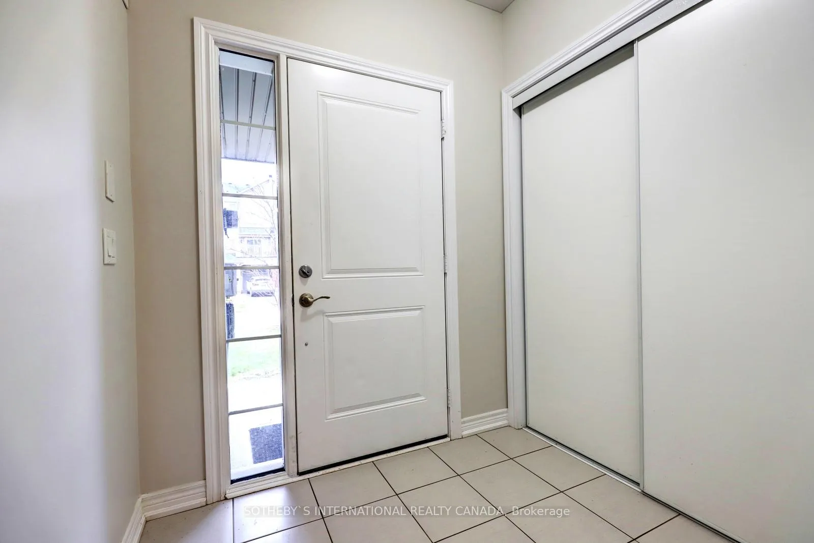 Photo 3 of 22 Great Gabe Crescent, Oshawa, Windfields — HOMEH