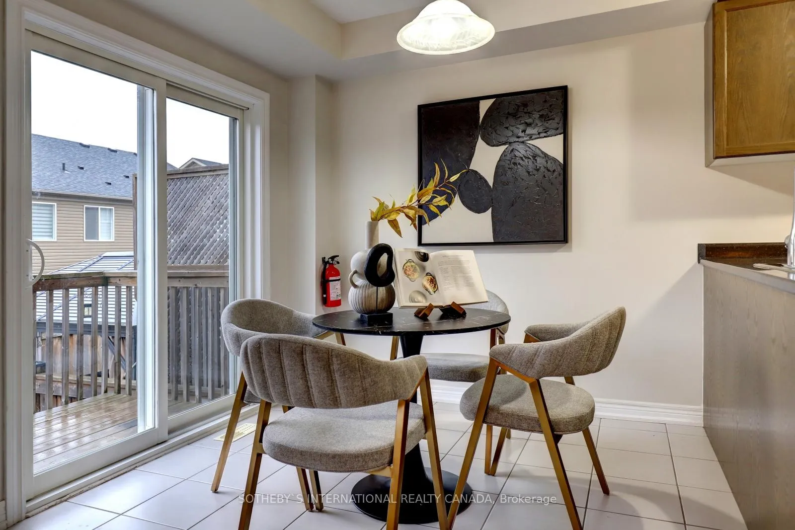 Photo 10 of 22 Great Gabe Crescent, Oshawa, Windfields — HOMEH