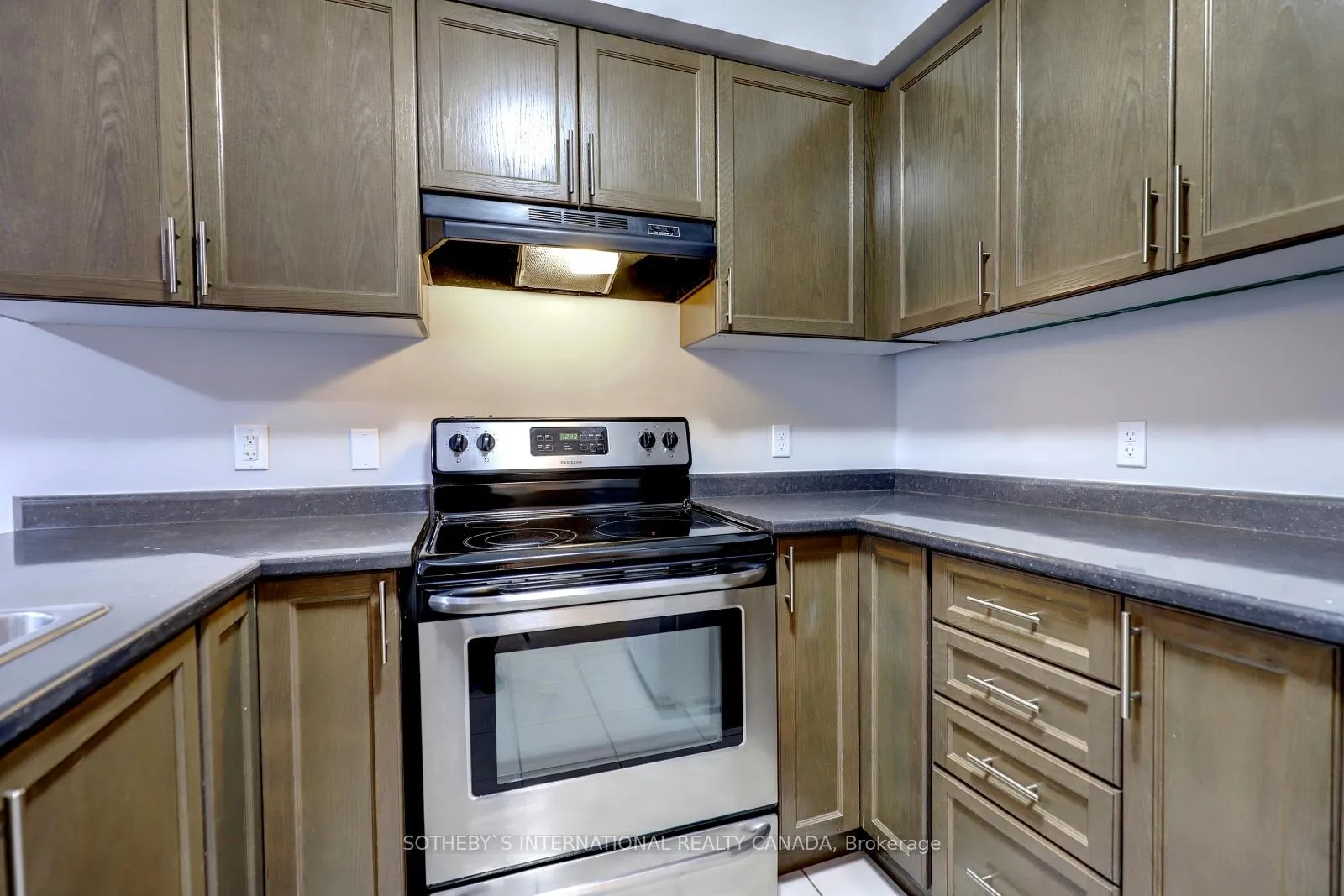 Photo 12 of 22 Great Gabe Crescent, Oshawa, Windfields — HOMEH