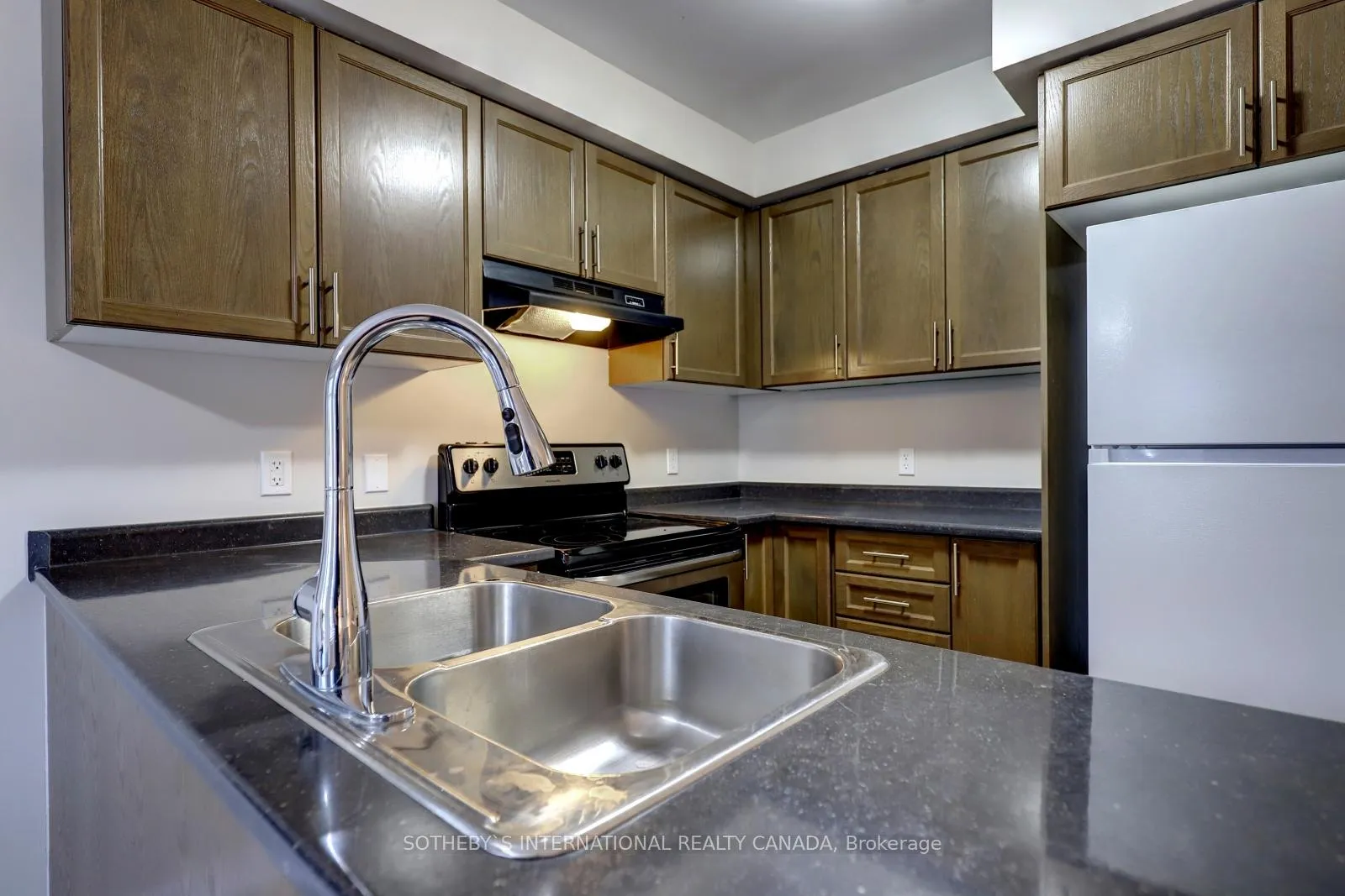 Photo 14 of 22 Great Gabe Crescent, Oshawa, Windfields — HOMEH