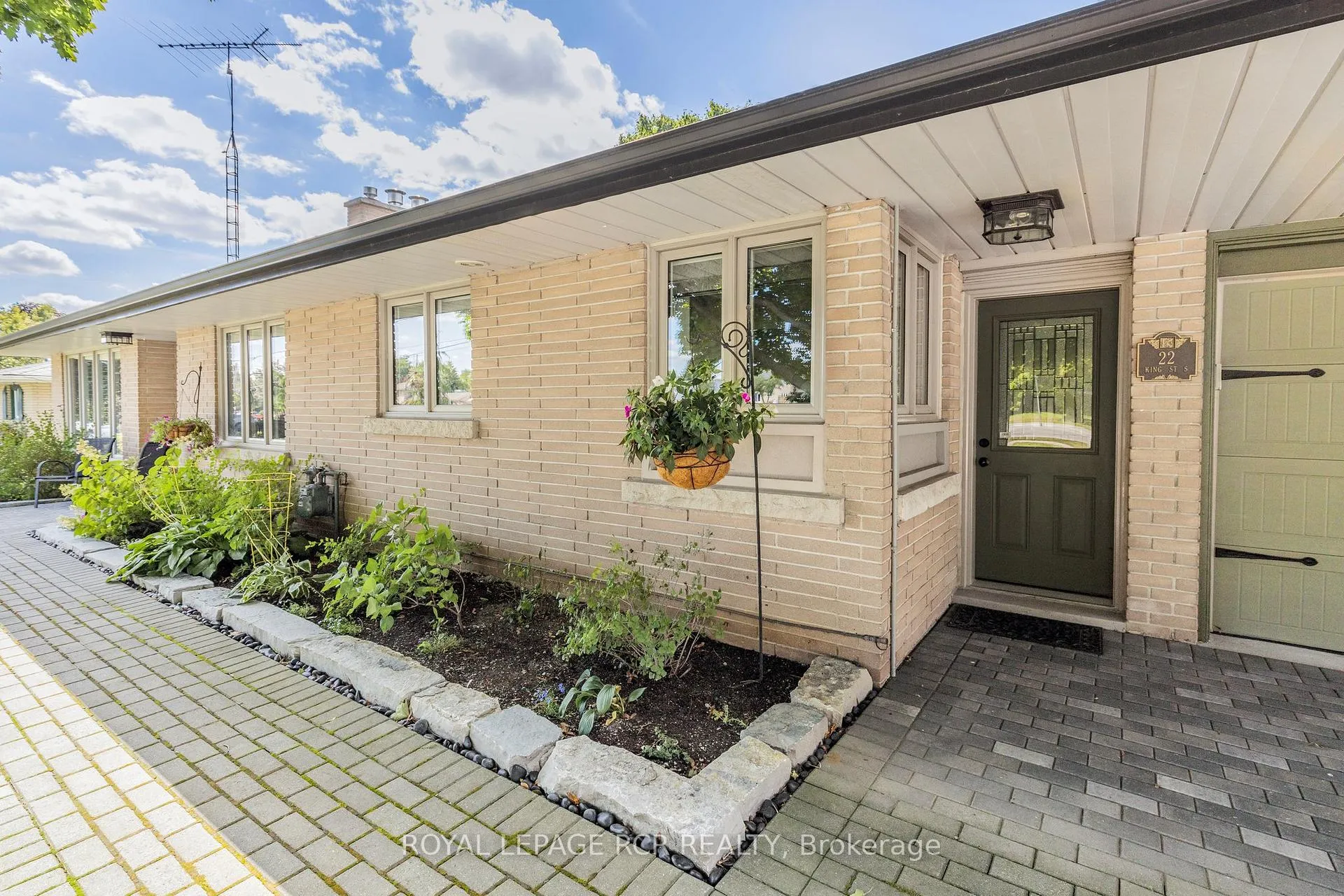 Photo 7 of 22 King Street S, Innisfil, Cookstown — HOMEH