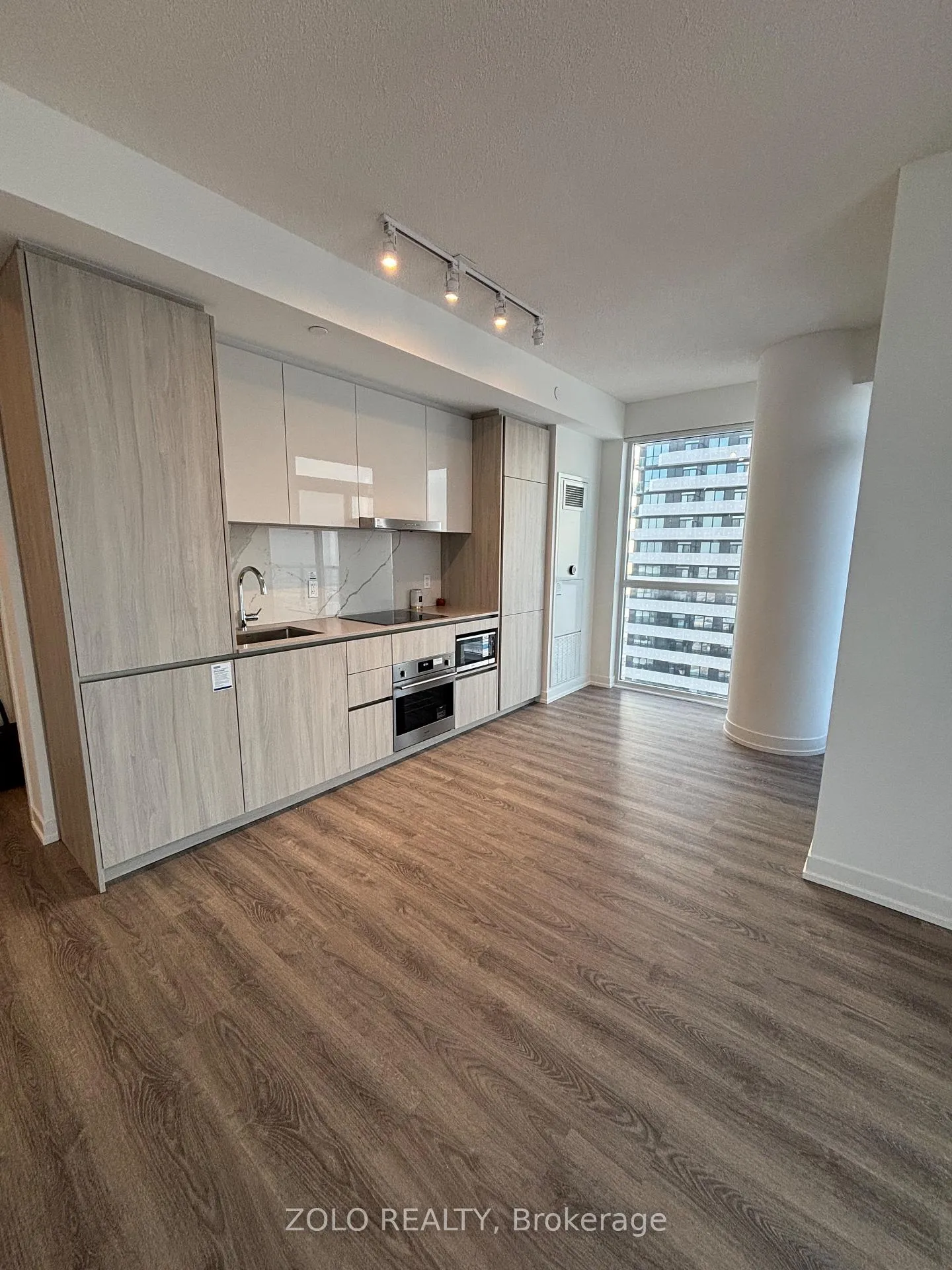 Photo 3 of Unit 5002, 8 Interchange Way E, Vaughan, Vaughan Corporate Centre — HOMEH