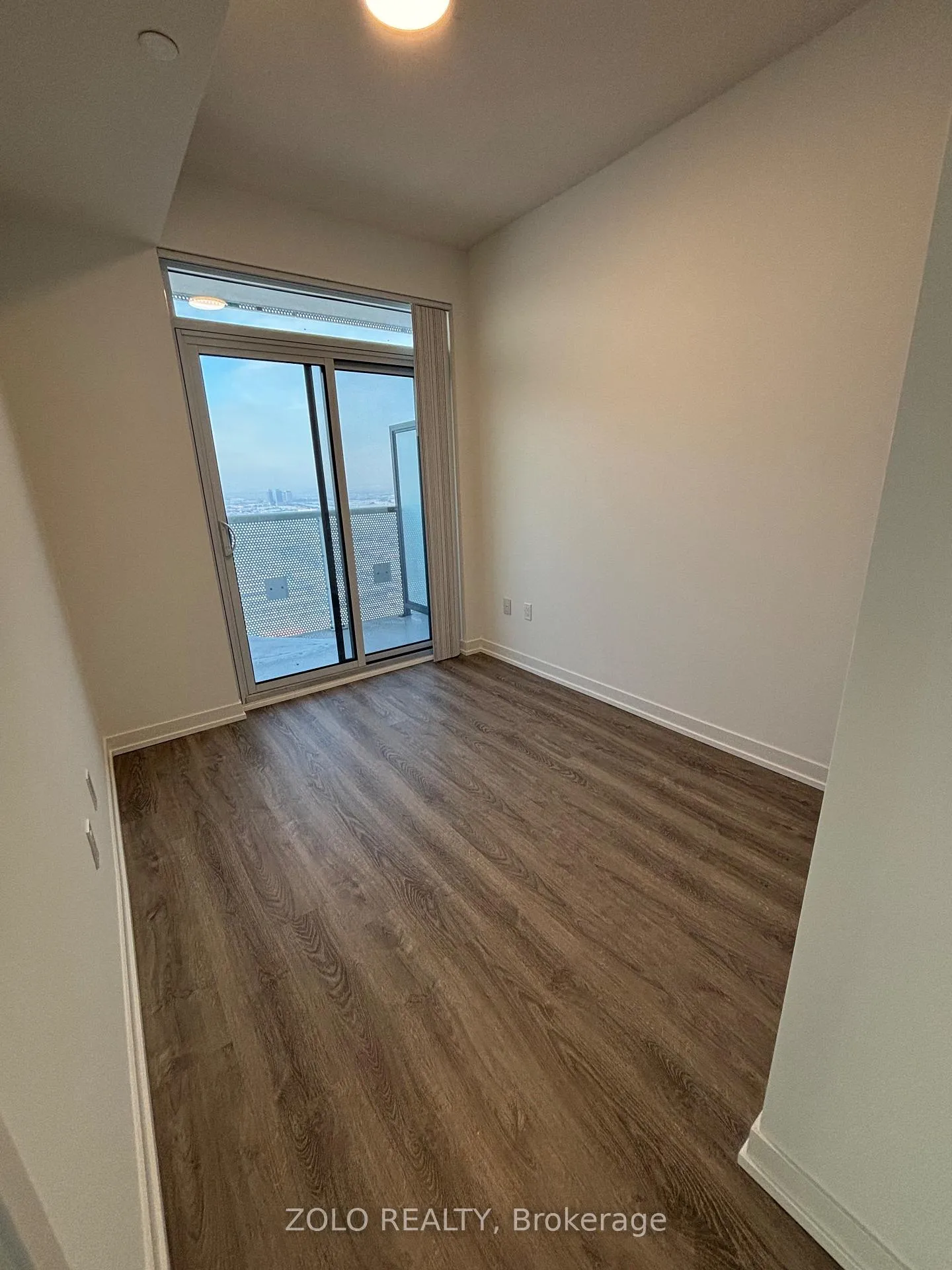 Photo 5 of Unit 5002, 8 Interchange Way E, Vaughan, Vaughan Corporate Centre — HOMEH