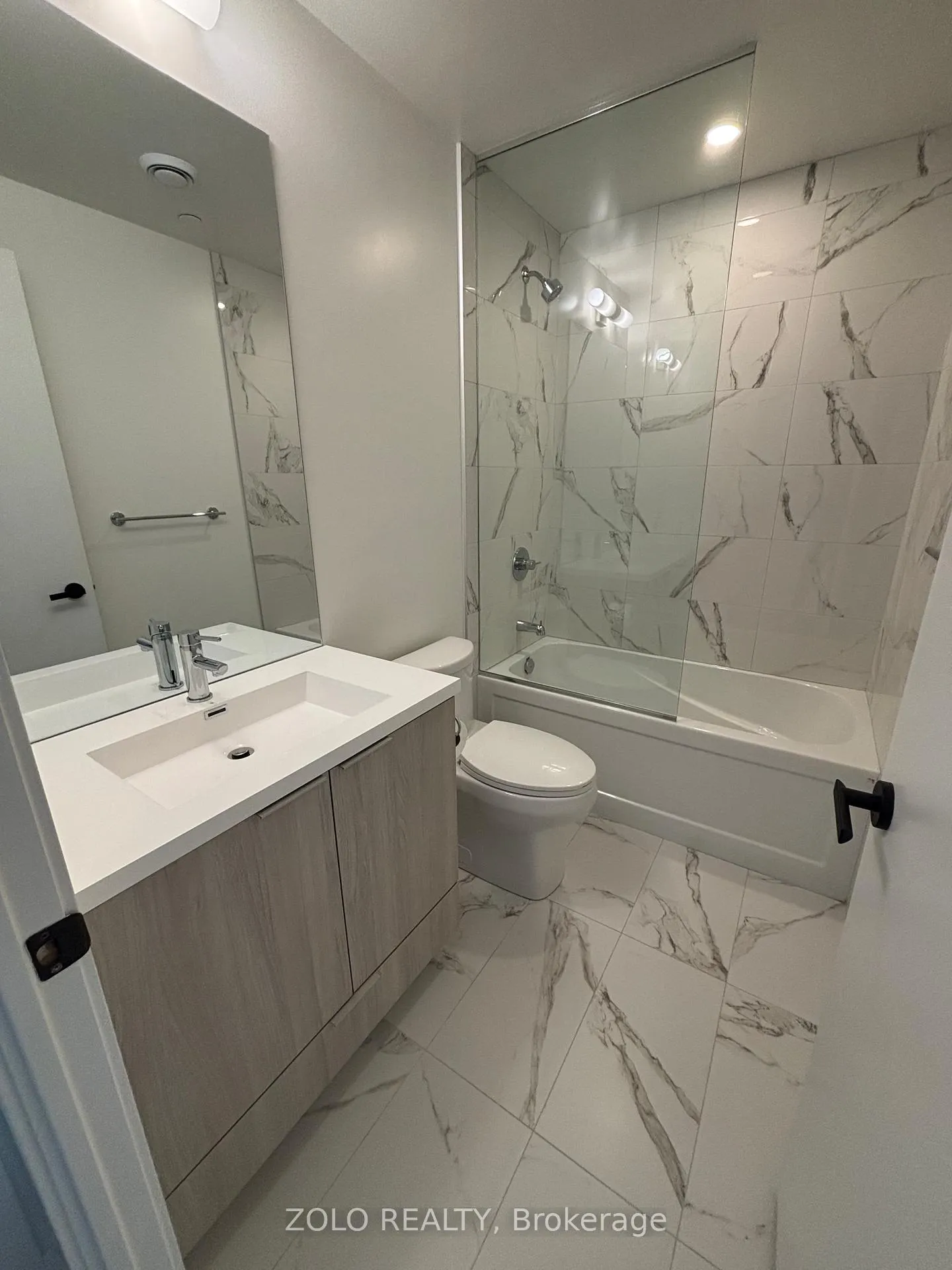 Photo 8 of Unit 5002, 8 Interchange Way E, Vaughan, Vaughan Corporate Centre — HOMEH
