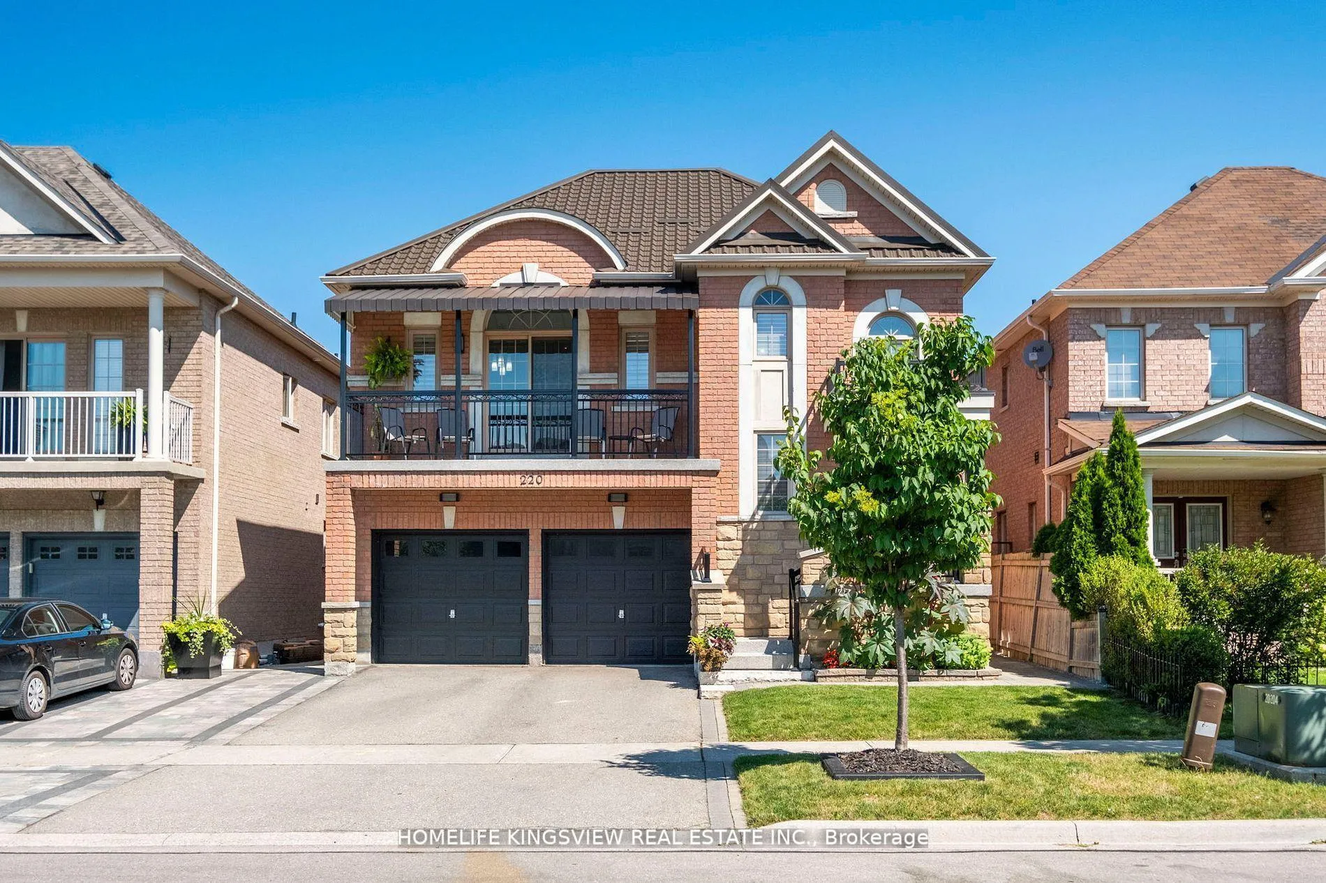 Photo 2 of 220 Peak Point Boulevard, Vaughan, Rural Vaughan — HOMEH