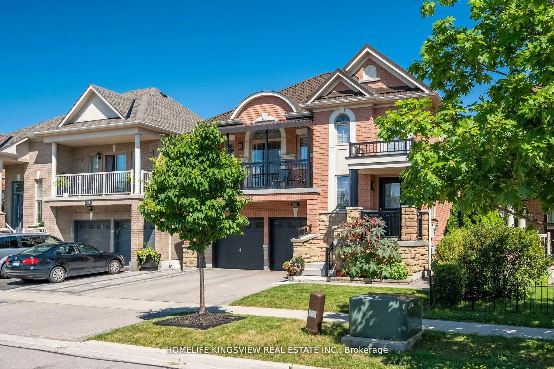 Photo 3 of 220 Peak Point Boulevard, Vaughan, Rural Vaughan — HOMEH