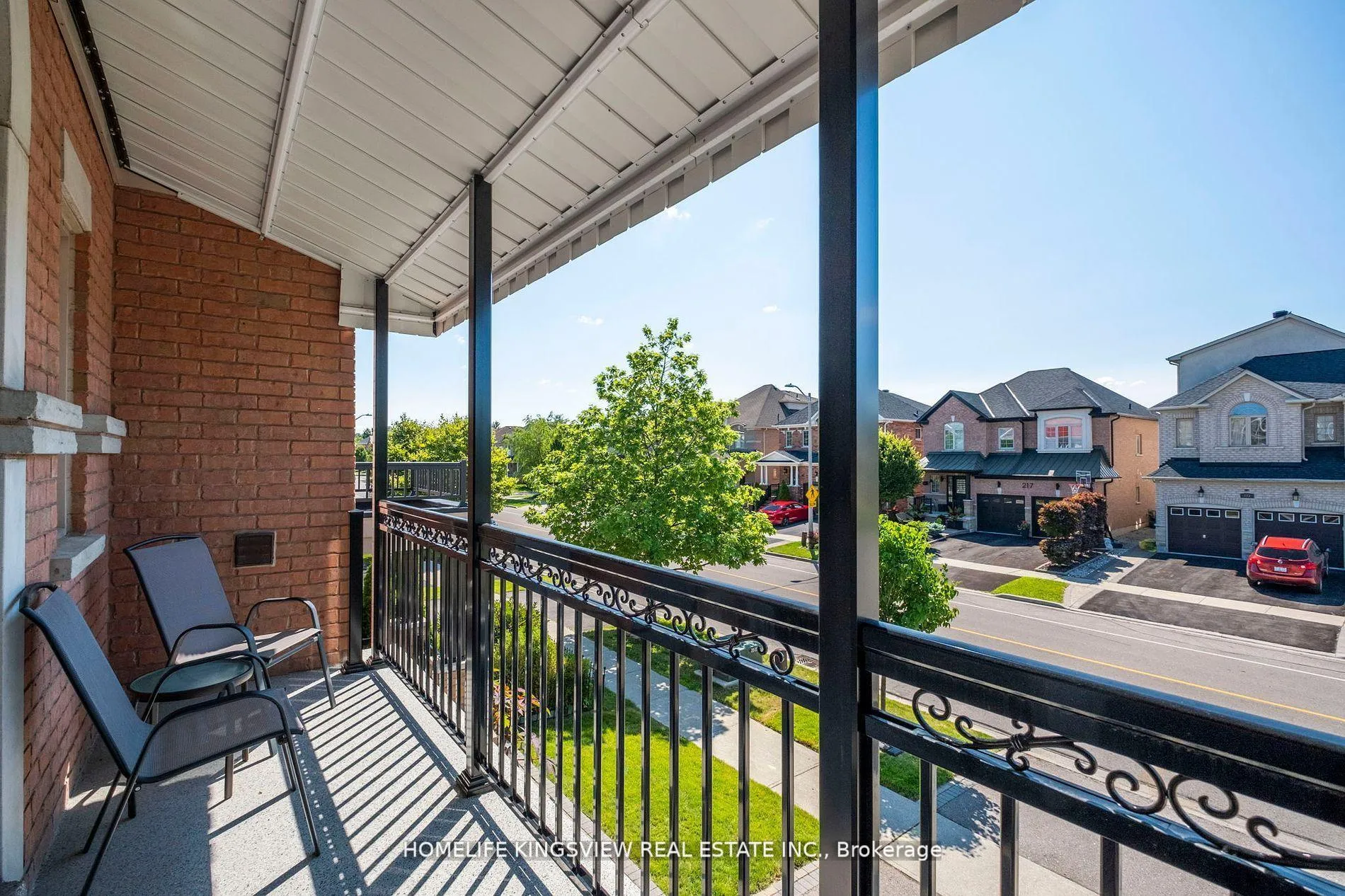 Photo 4 of 220 Peak Point Boulevard, Vaughan, Rural Vaughan — HOMEH