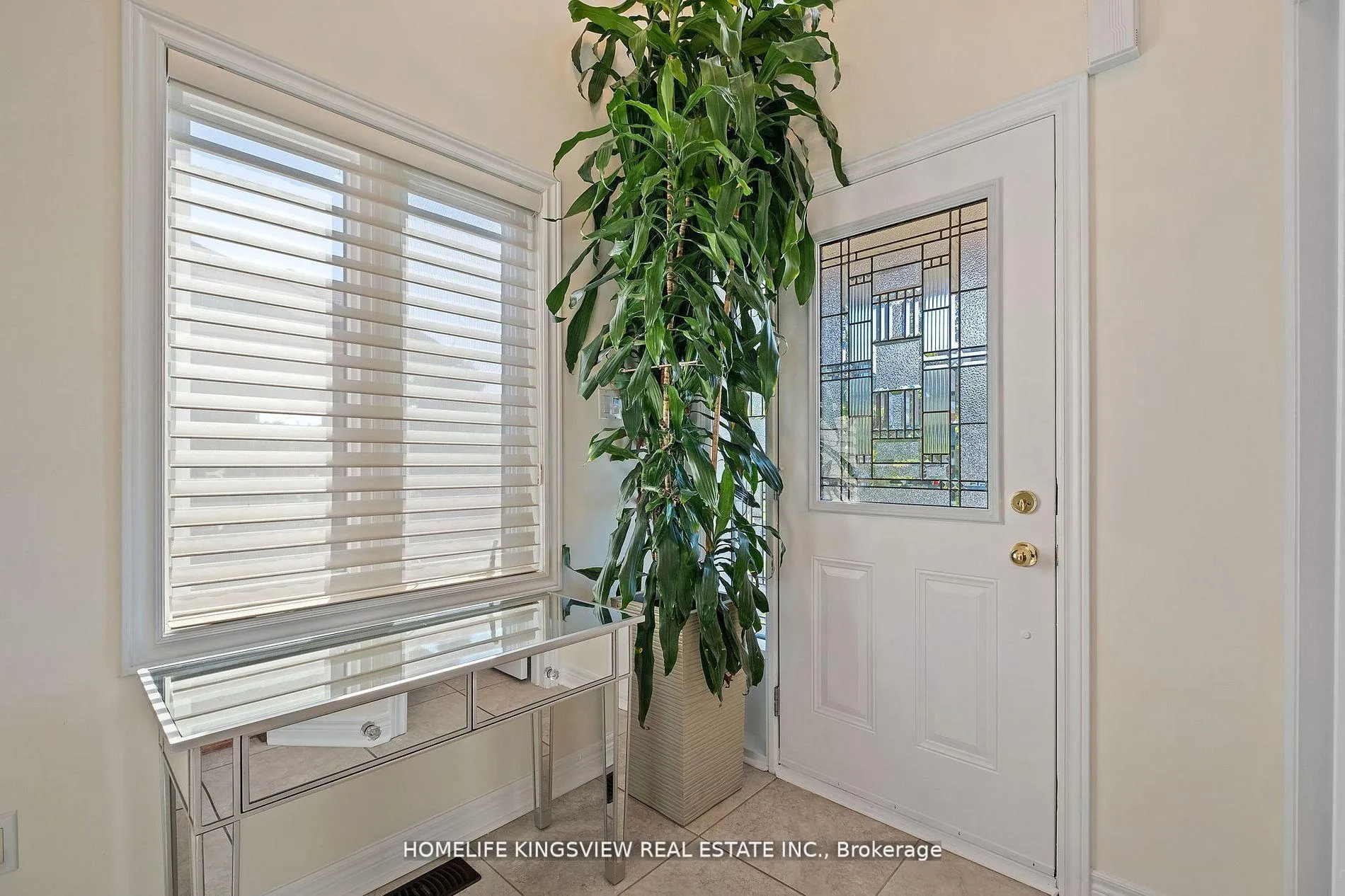 Photo 5 of 220 Peak Point Boulevard, Vaughan, Rural Vaughan — HOMEH