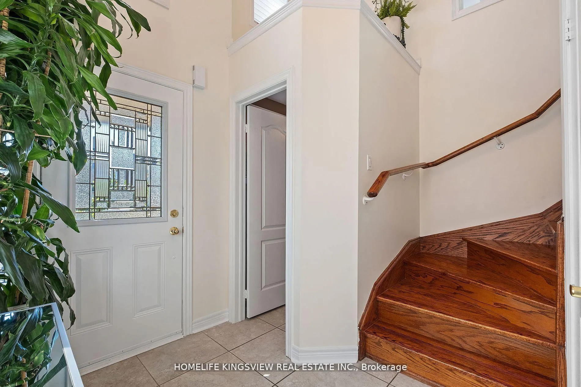 Photo 6 of 220 Peak Point Boulevard, Vaughan, Rural Vaughan — HOMEH
