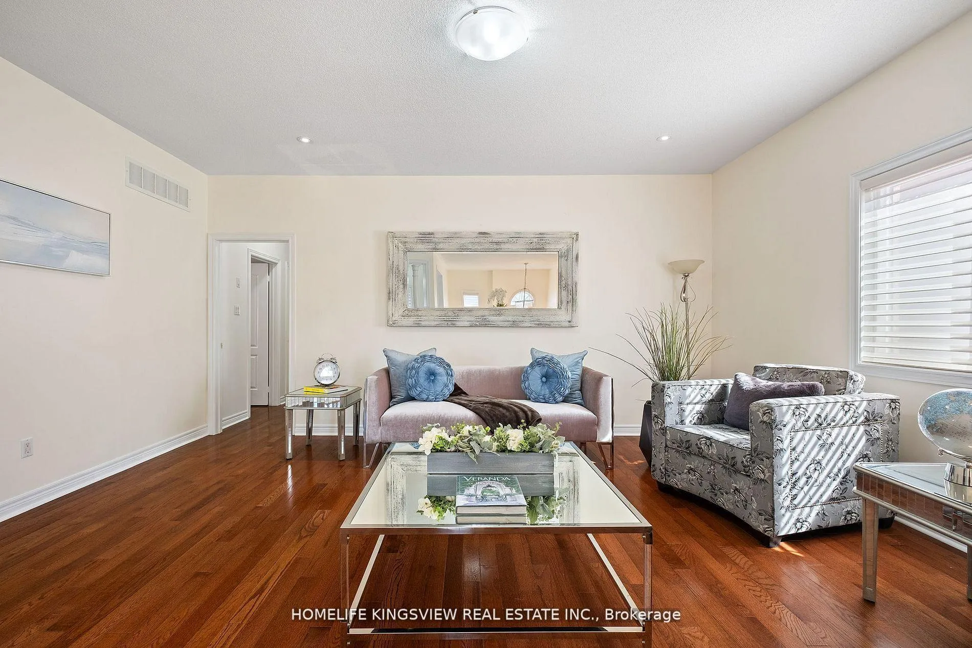 Photo 8 of 220 Peak Point Boulevard, Vaughan, Rural Vaughan — HOMEH