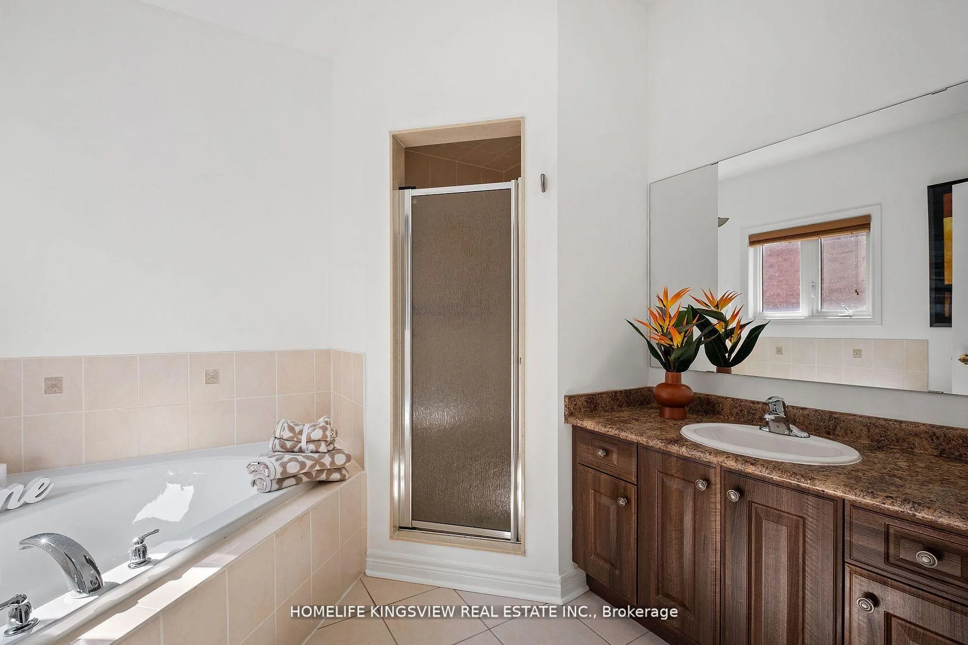 Photo 18 of 220 Peak Point Boulevard, Vaughan, Rural Vaughan — HOMEH