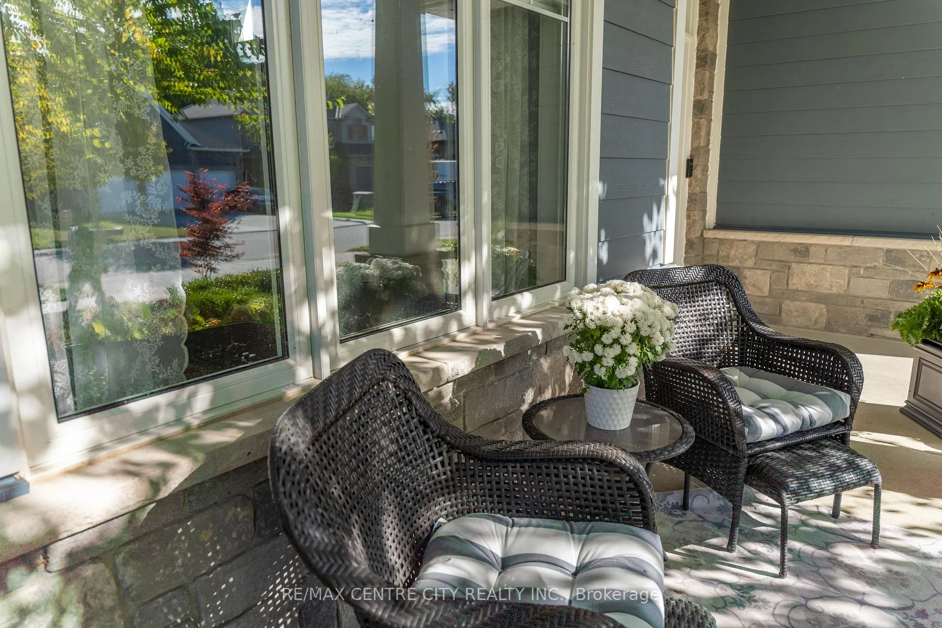 Photo 4 of 56 Caverhill Crescent, Middlesex Centre, Komoka — HOMEH