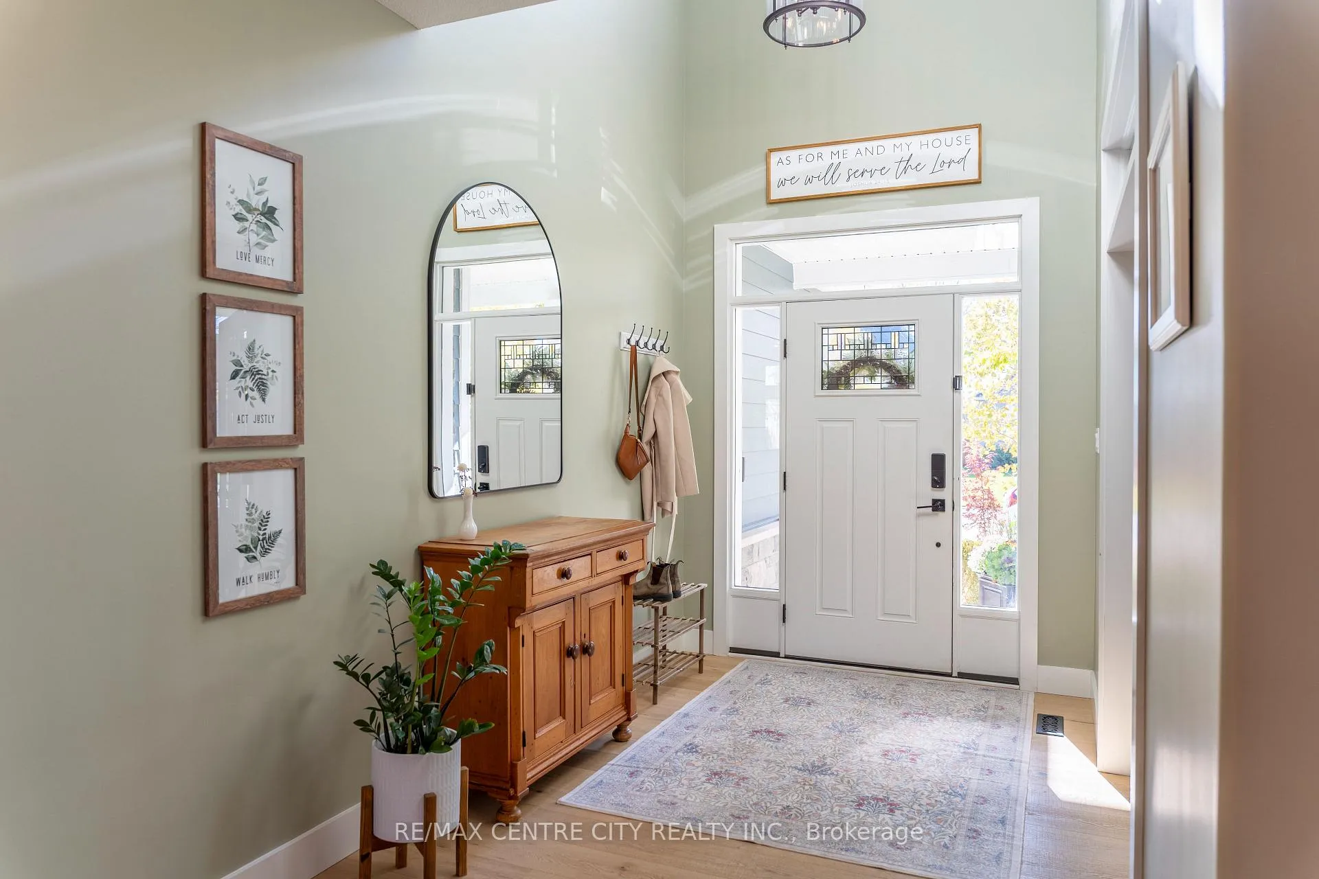 Photo 5 of 56 Caverhill Crescent, Middlesex Centre, Komoka — HOMEH
