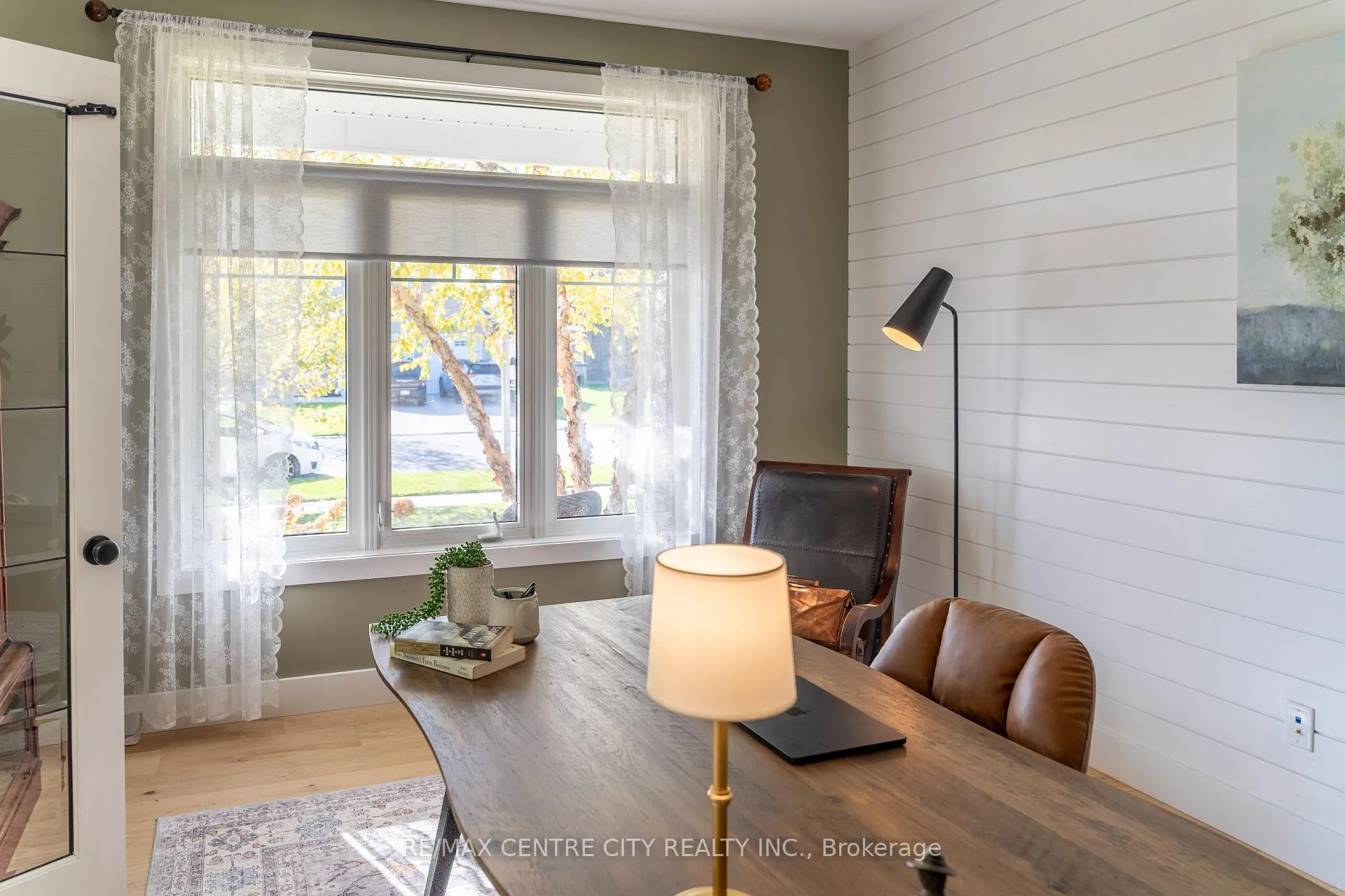 Photo 8 of 56 Caverhill Crescent, Middlesex Centre, Komoka — HOMEH