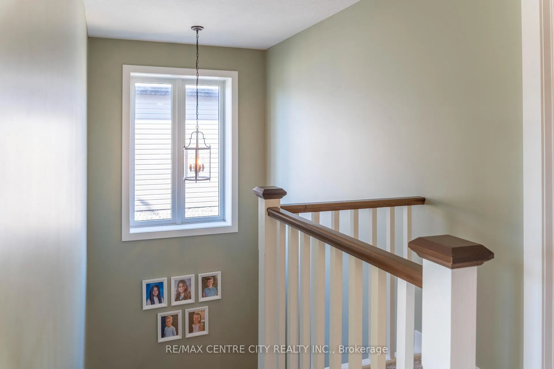 Photo 24 of 56 Caverhill Crescent, Middlesex Centre, Komoka — HOMEH