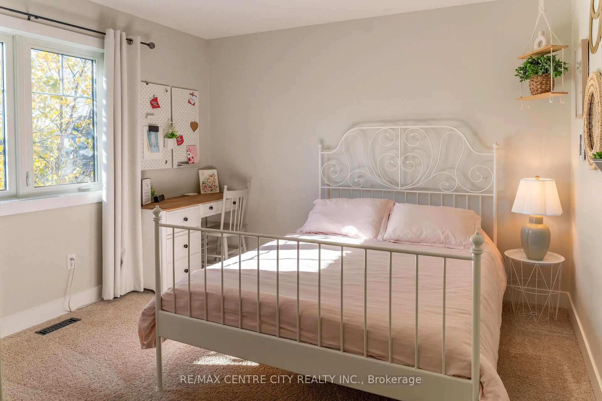 Photo 30 of 56 Caverhill Crescent, Middlesex Centre, Komoka — HOMEH