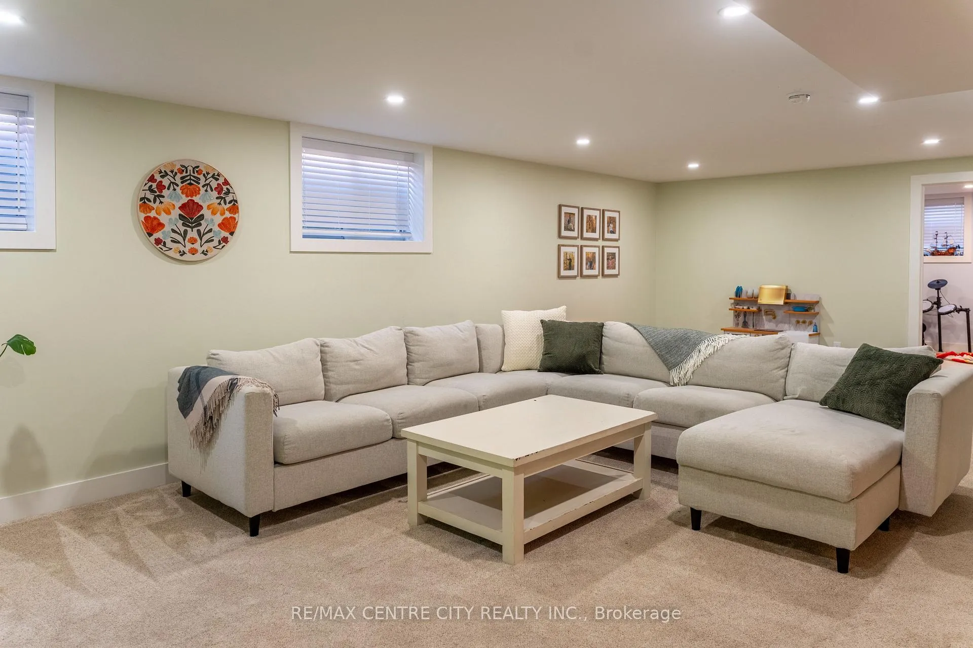 Photo 36 of 56 Caverhill Crescent, Middlesex Centre, Komoka — HOMEH