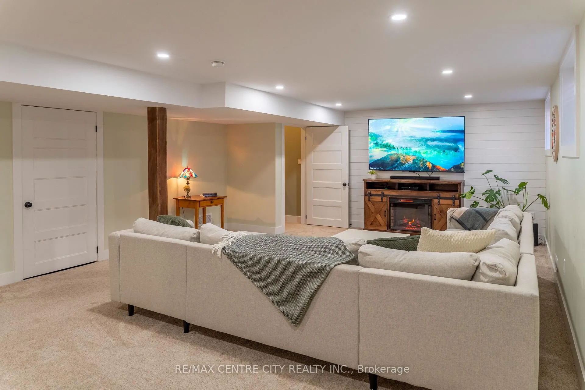 Photo 38 of 56 Caverhill Crescent, Middlesex Centre, Komoka — HOMEH