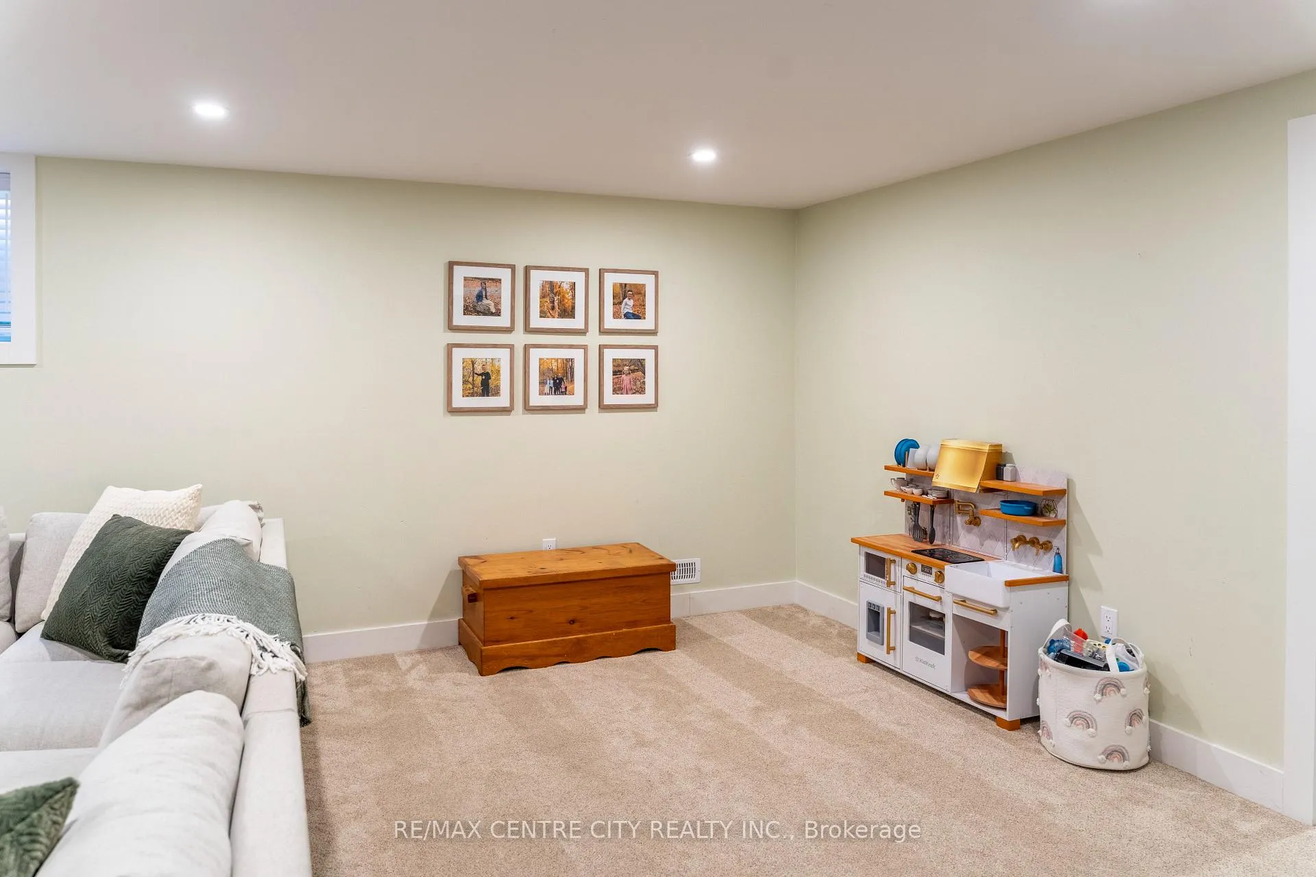 Photo 40 of 56 Caverhill Crescent, Middlesex Centre, Komoka — HOMEH