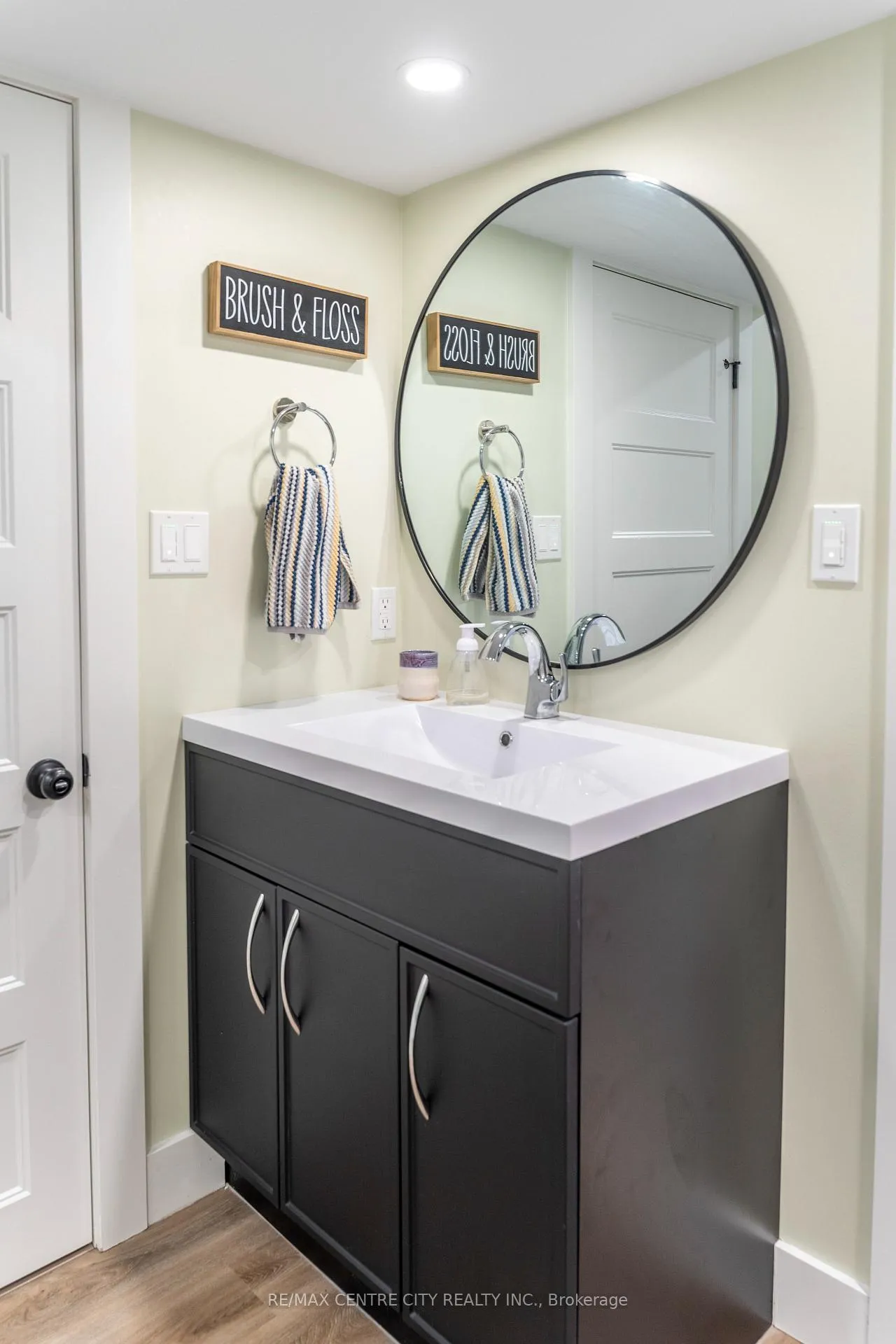 Photo 42 of 56 Caverhill Crescent, Middlesex Centre, Komoka — HOMEH