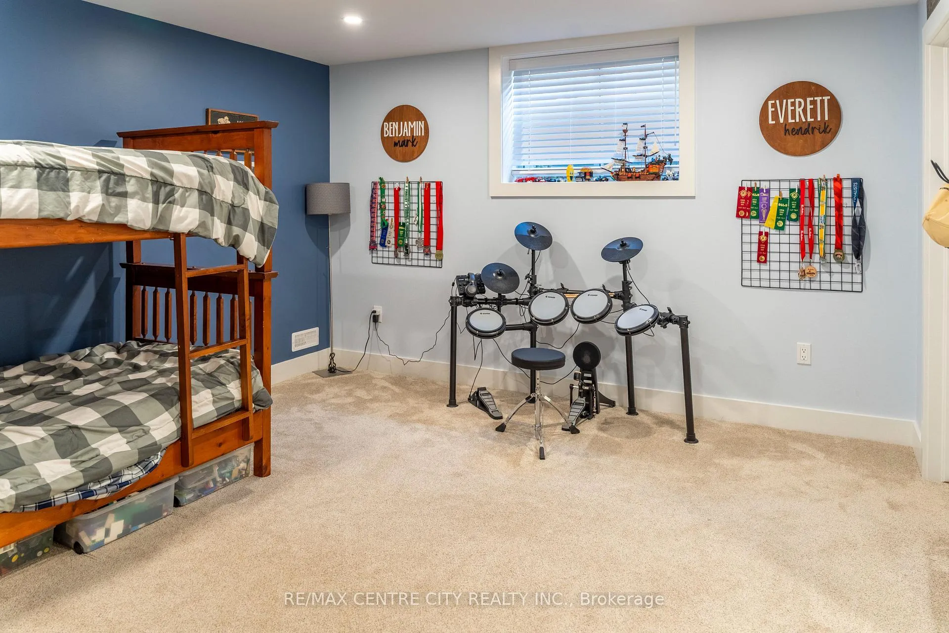 Photo 43 of 56 Caverhill Crescent, Middlesex Centre, Komoka — HOMEH