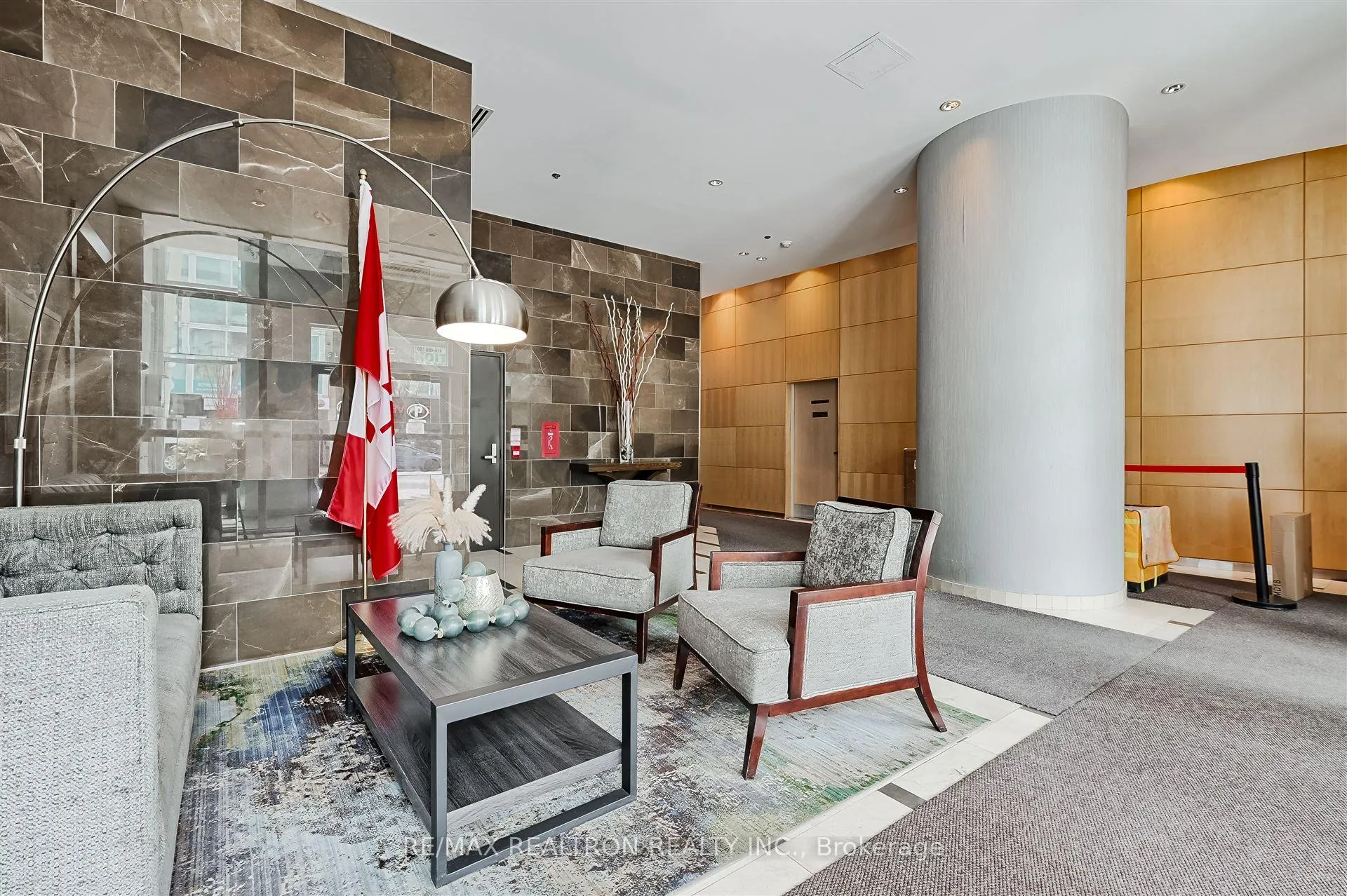 Photo 4 of Unit 803, 212 Eglinton Avenue E, Toronto, Mount Pleasant West — HOMEH