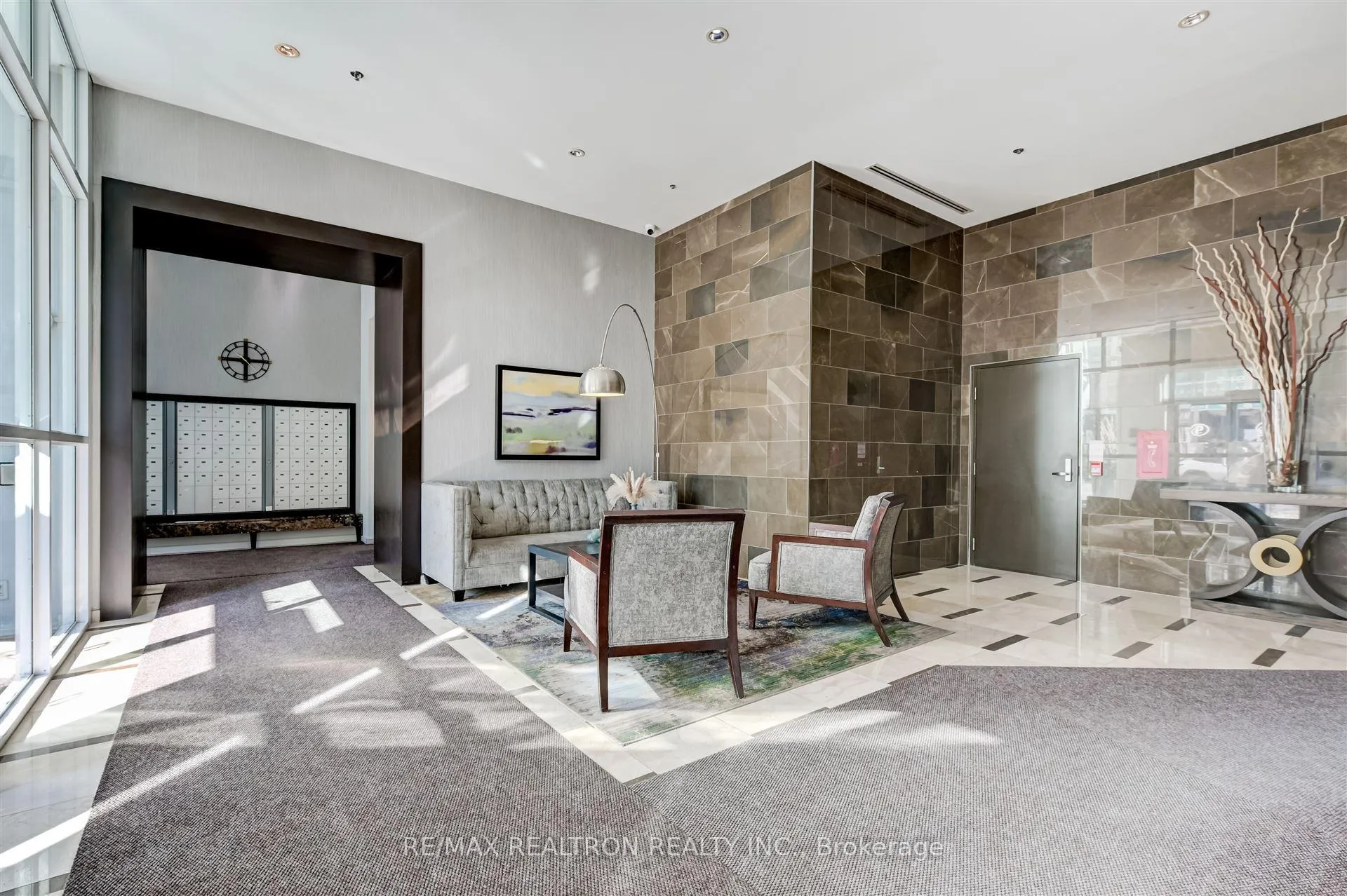 Photo 5 of Unit 803, 212 Eglinton Avenue E, Toronto, Mount Pleasant West — HOMEH