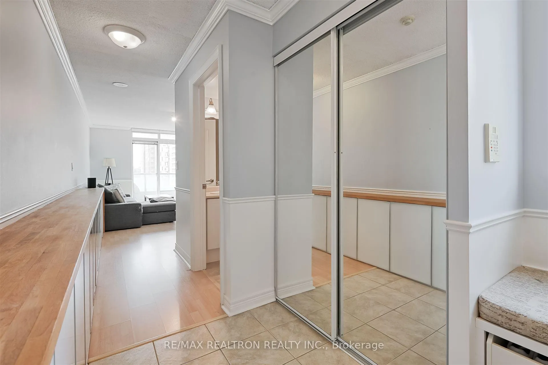 Photo 6 of Unit 803, 212 Eglinton Avenue E, Toronto, Mount Pleasant West — HOMEH