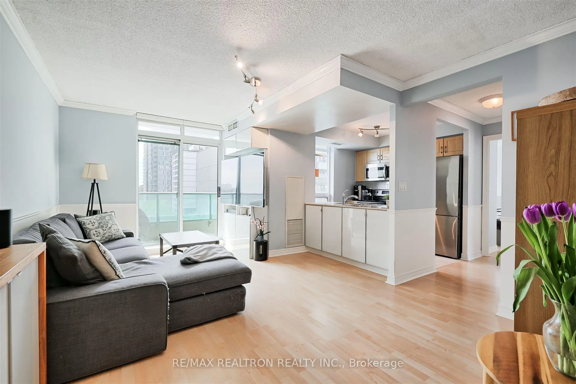 Photo 7 of Unit 803, 212 Eglinton Avenue E, Toronto, Mount Pleasant West — HOMEH