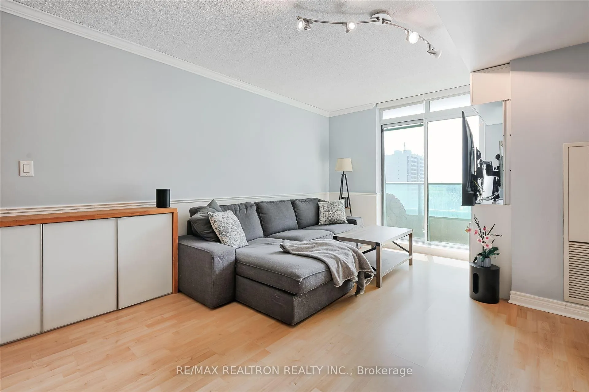 Photo 8 of Unit 803, 212 Eglinton Avenue E, Toronto, Mount Pleasant West — HOMEH