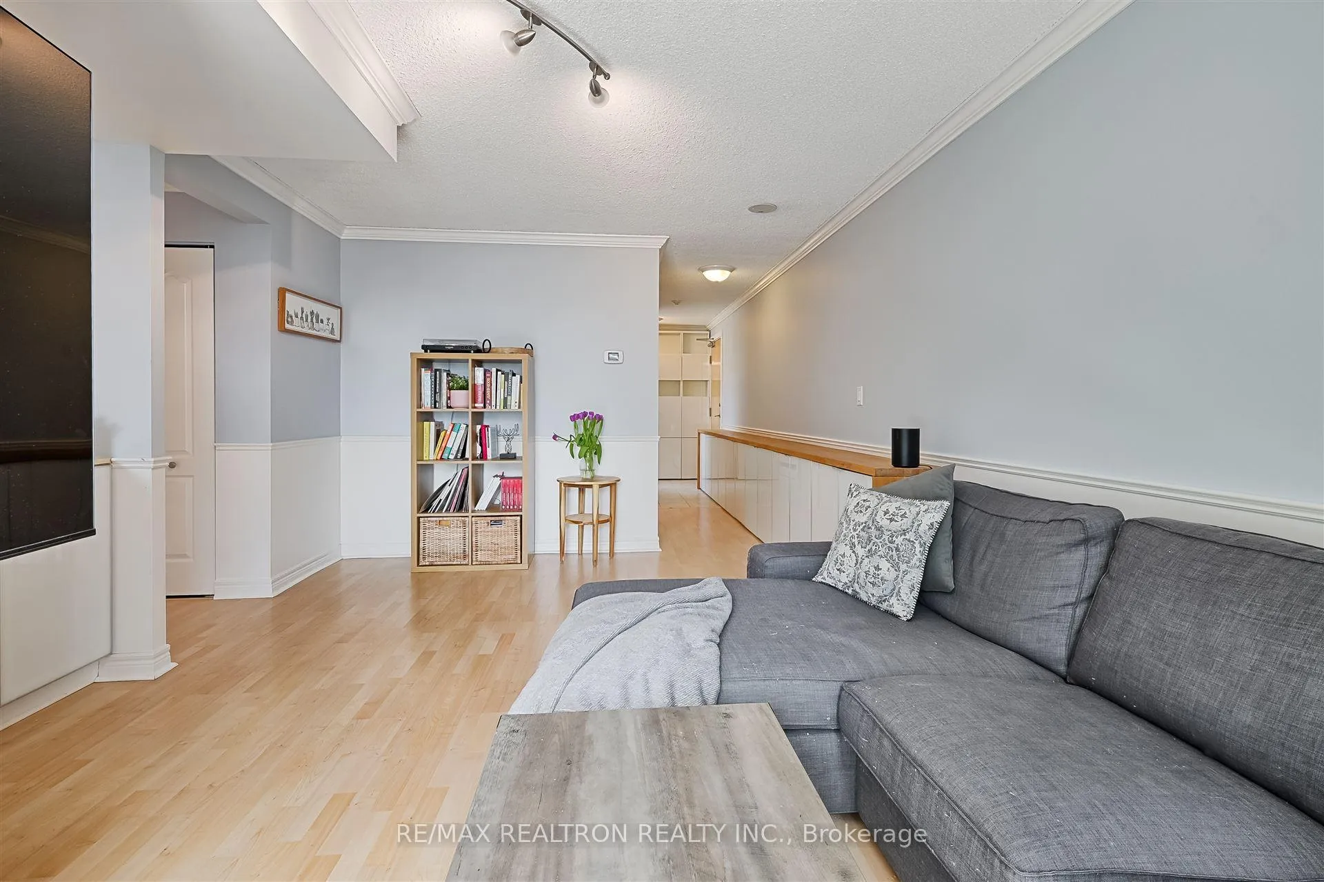 Photo 10 of Unit 803, 212 Eglinton Avenue E, Toronto, Mount Pleasant West — HOMEH