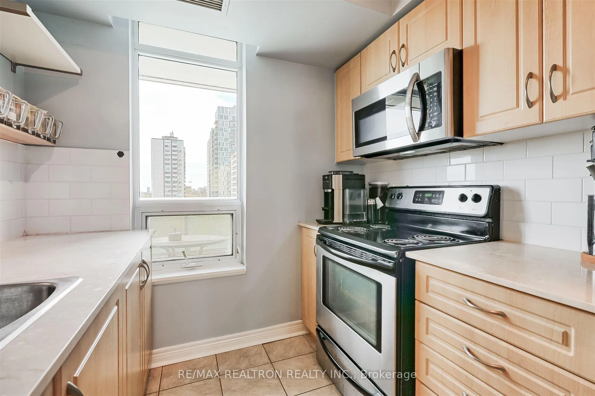 Photo 14 of Unit 803, 212 Eglinton Avenue E, Toronto, Mount Pleasant West — HOMEH