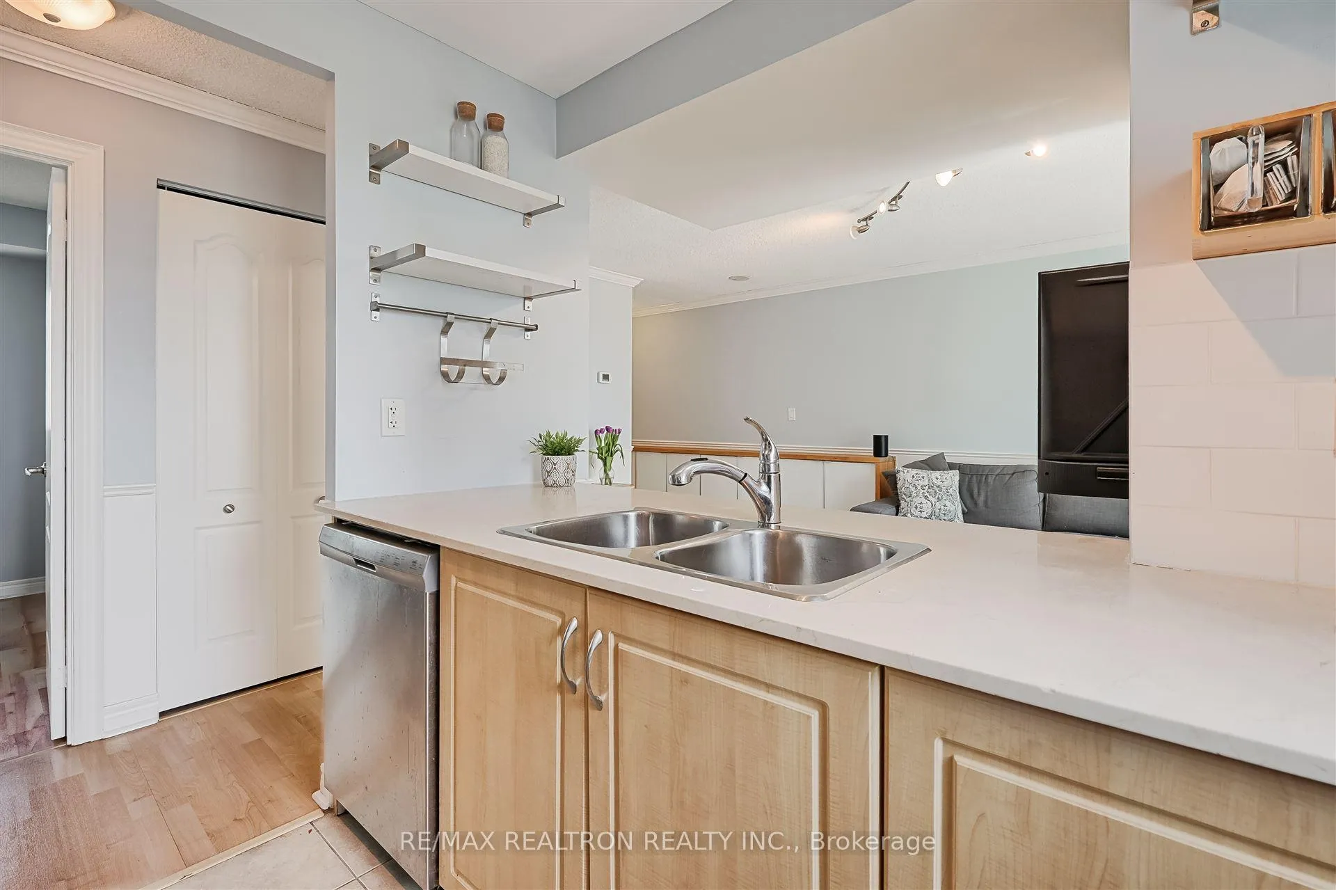 Photo 15 of Unit 803, 212 Eglinton Avenue E, Toronto, Mount Pleasant West — HOMEH