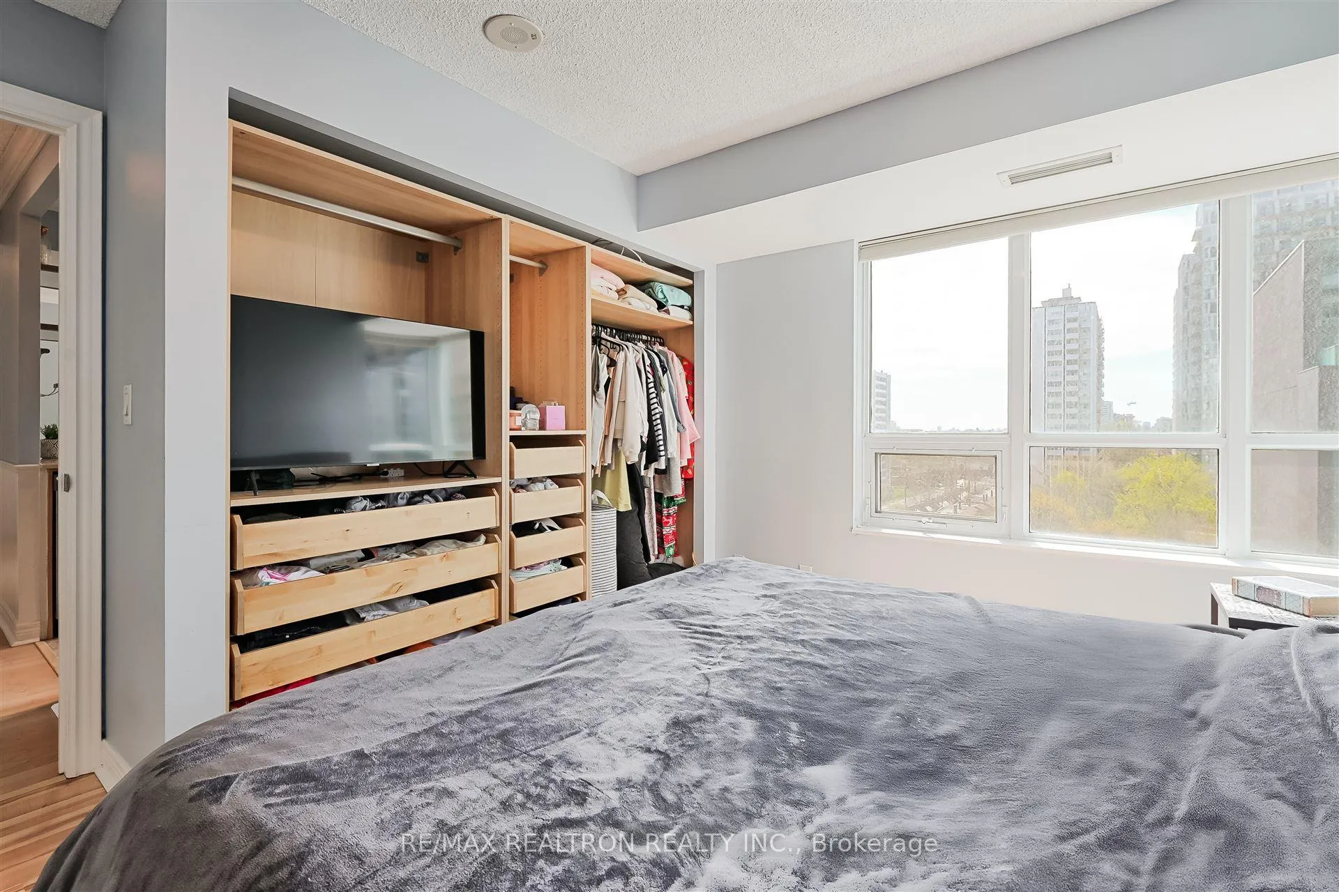 Photo 18 of Unit 803, 212 Eglinton Avenue E, Toronto, Mount Pleasant West — HOMEH