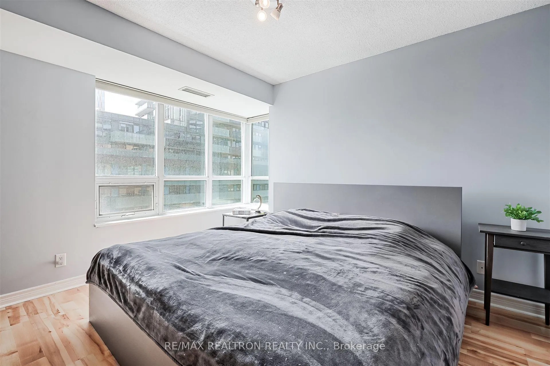 Photo 19 of Unit 803, 212 Eglinton Avenue E, Toronto, Mount Pleasant West — HOMEH