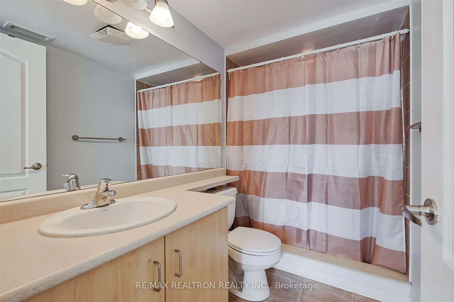 Photo 22 of Unit 803, 212 Eglinton Avenue E, Toronto, Mount Pleasant West — HOMEH