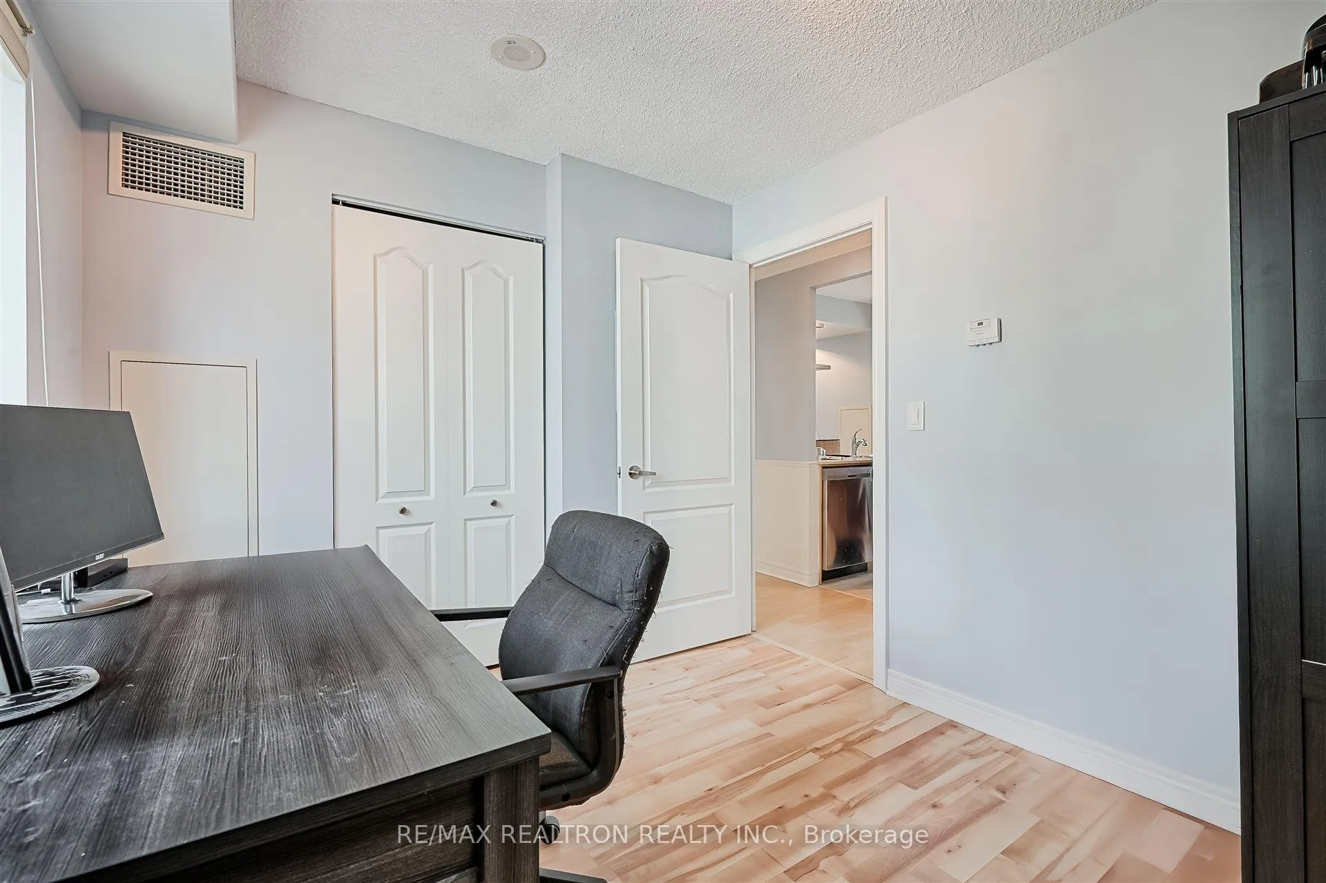 Photo 25 of Unit 803, 212 Eglinton Avenue E, Toronto, Mount Pleasant West — HOMEH