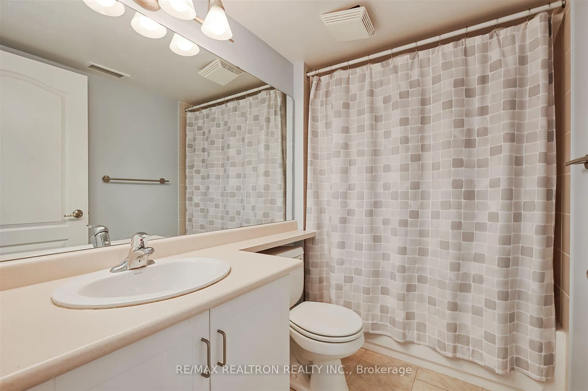 Photo 26 of Unit 803, 212 Eglinton Avenue E, Toronto, Mount Pleasant West — HOMEH