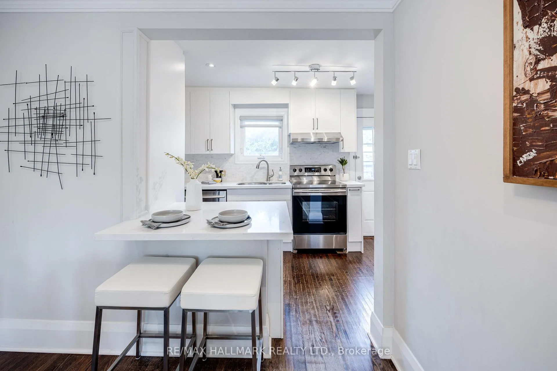 Photo 10 of 212 Broadway Avenue, Toronto, Mount Pleasant East — HOMEH