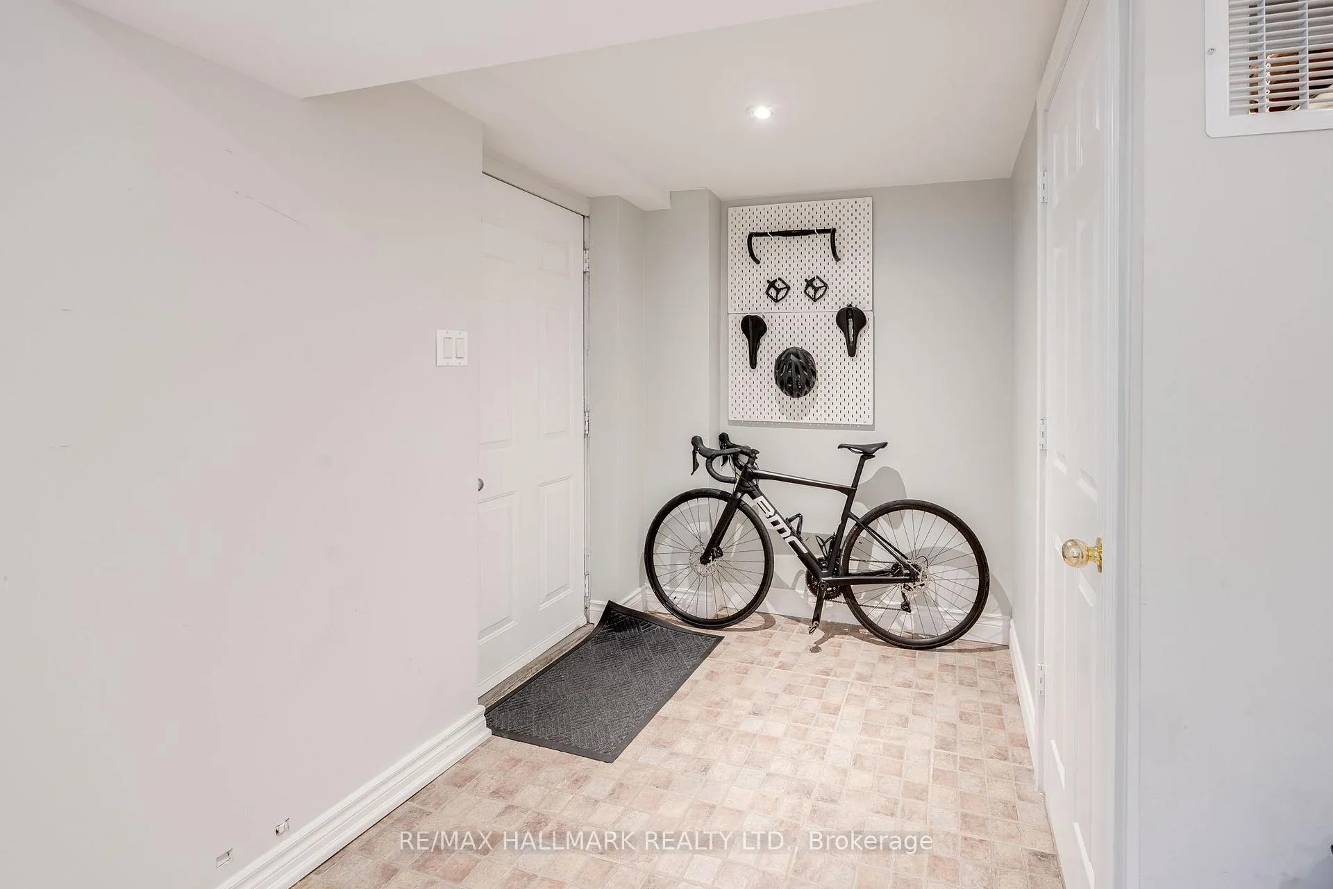 Photo 27 of 212 Broadway Avenue, Toronto, Mount Pleasant East — HOMEH