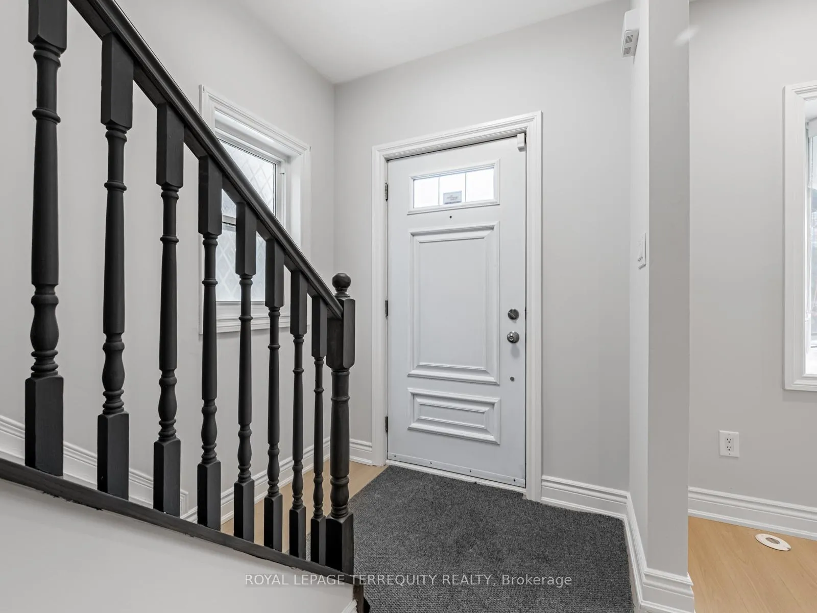 Photo 3 of 533 Soudan Avenue, Toronto, Mount Pleasant East — HOMEH
