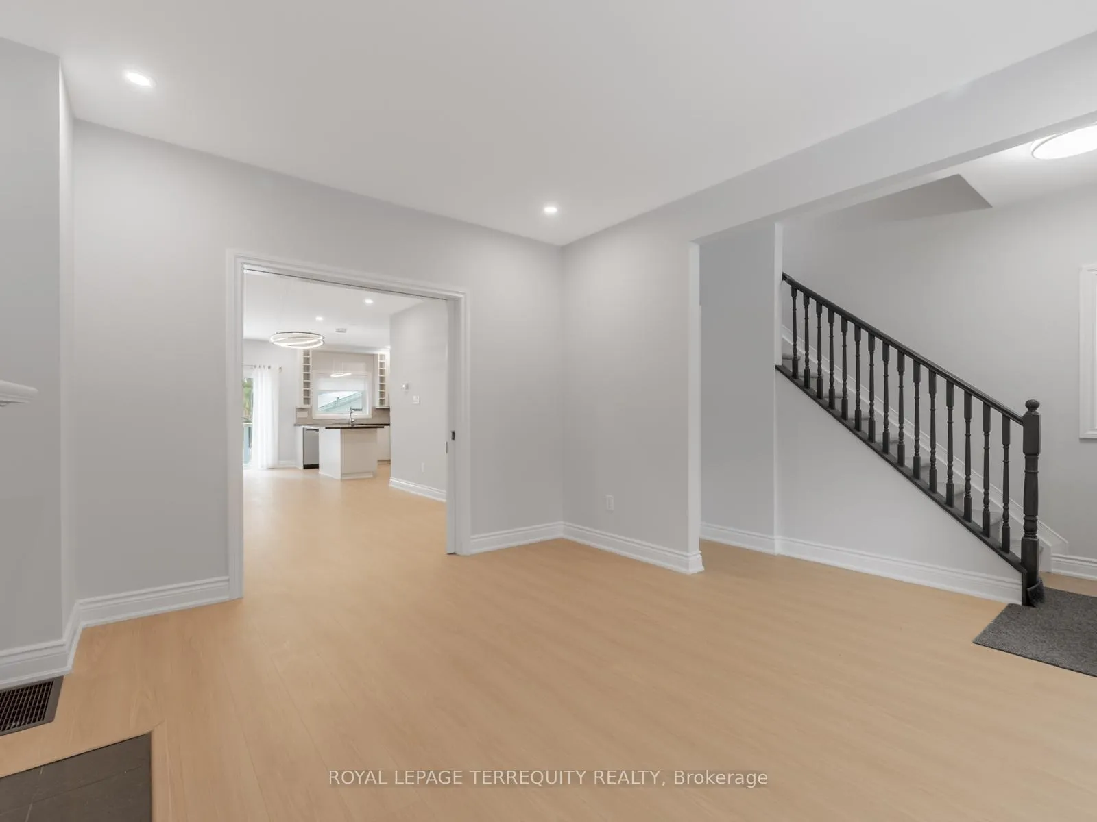 Photo 7 of 533 Soudan Avenue, Toronto, Mount Pleasant East — HOMEH