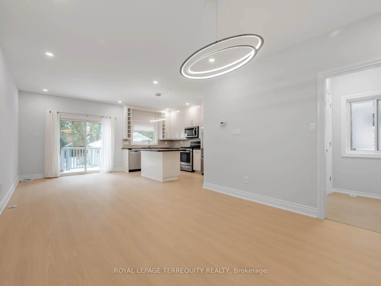 Photo 10 of 533 Soudan Avenue, Toronto, Mount Pleasant East — HOMEH