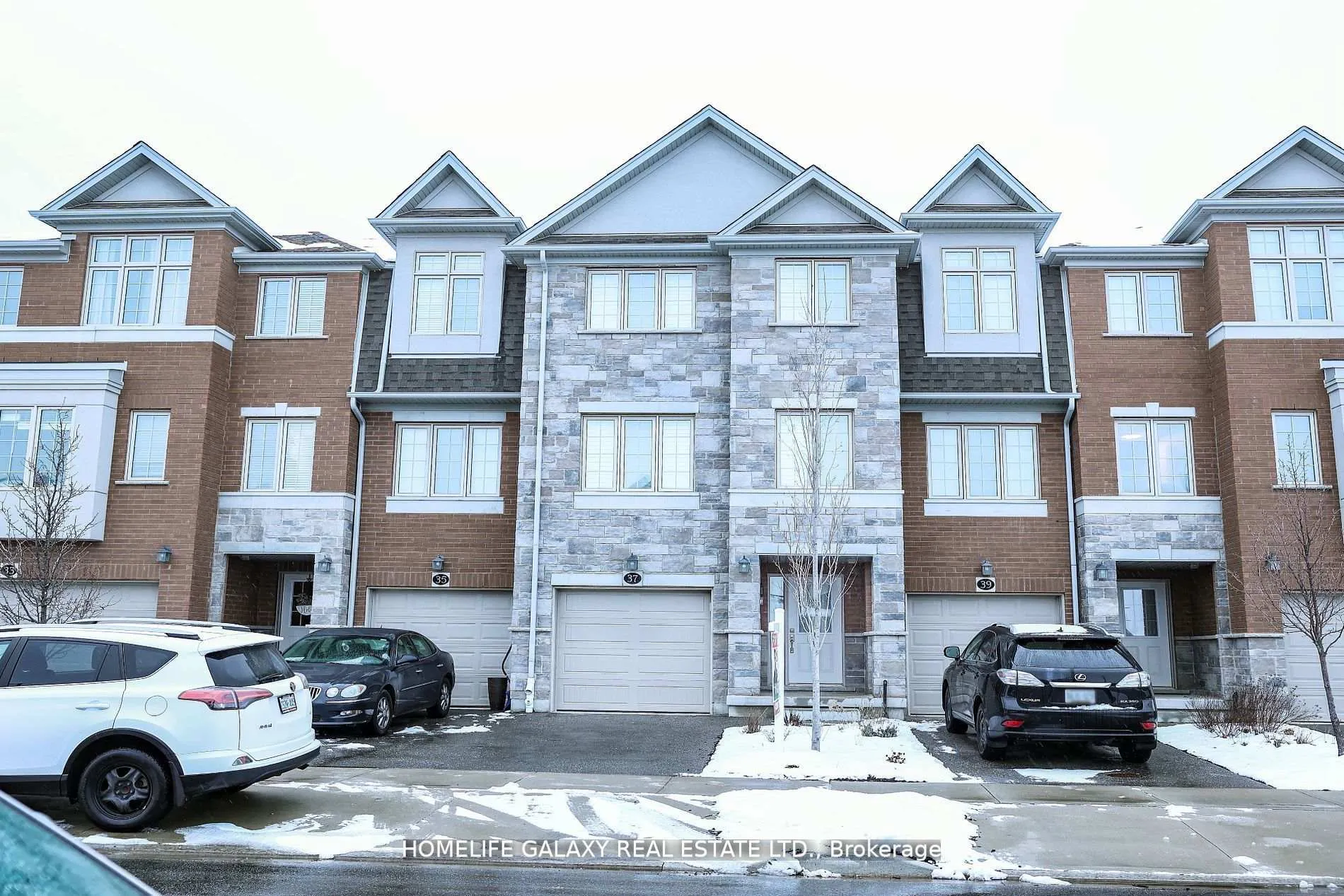 Front of 37 Sportsman Hill Street